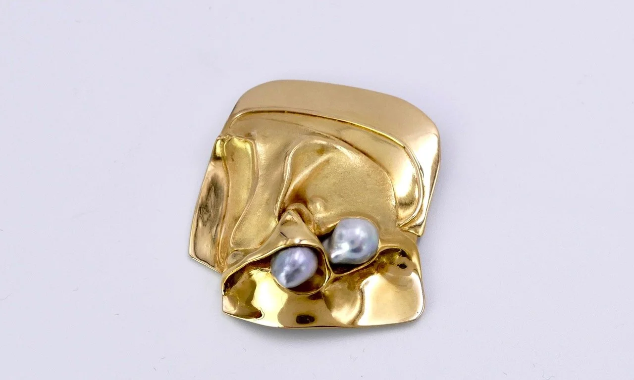 fernand-demaret-studio-gold-pendant-baroque-pearls-4.jpeg