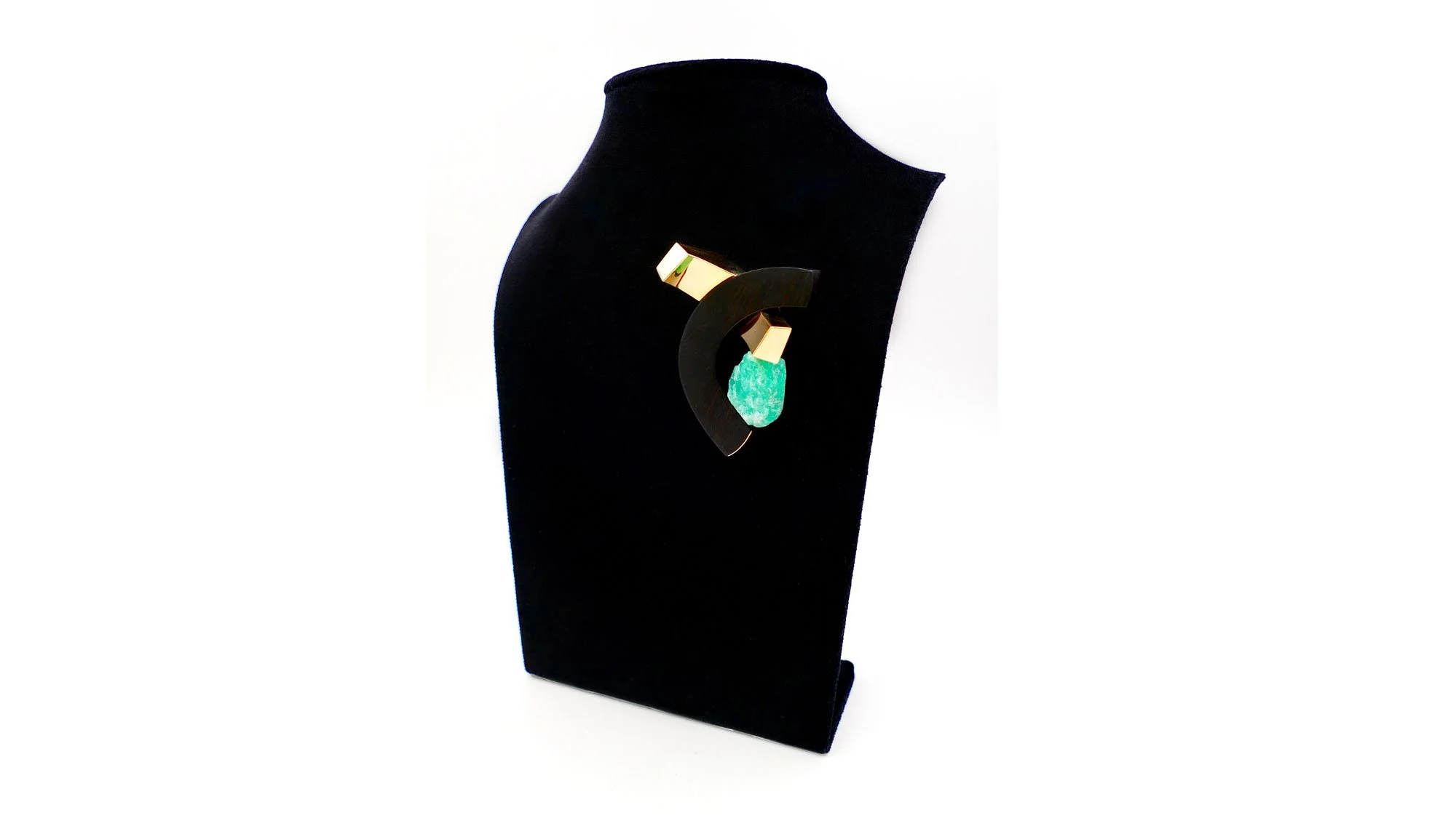 sophia-vari-médée-ebony-gold-emerald-brooch-2.jpg