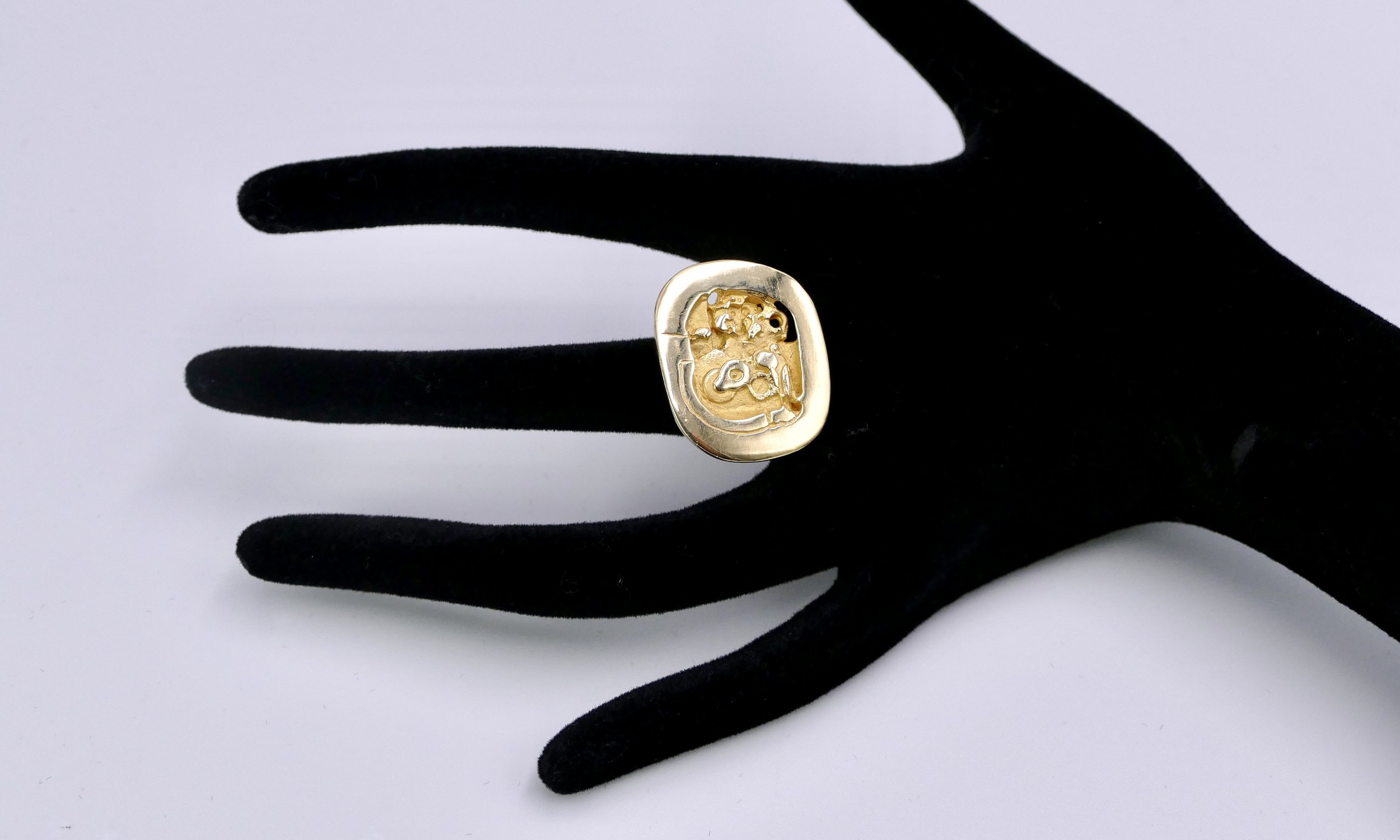 Claude Wesel_ gold_bio-mechanical_ring_model-6971-5.jpeg