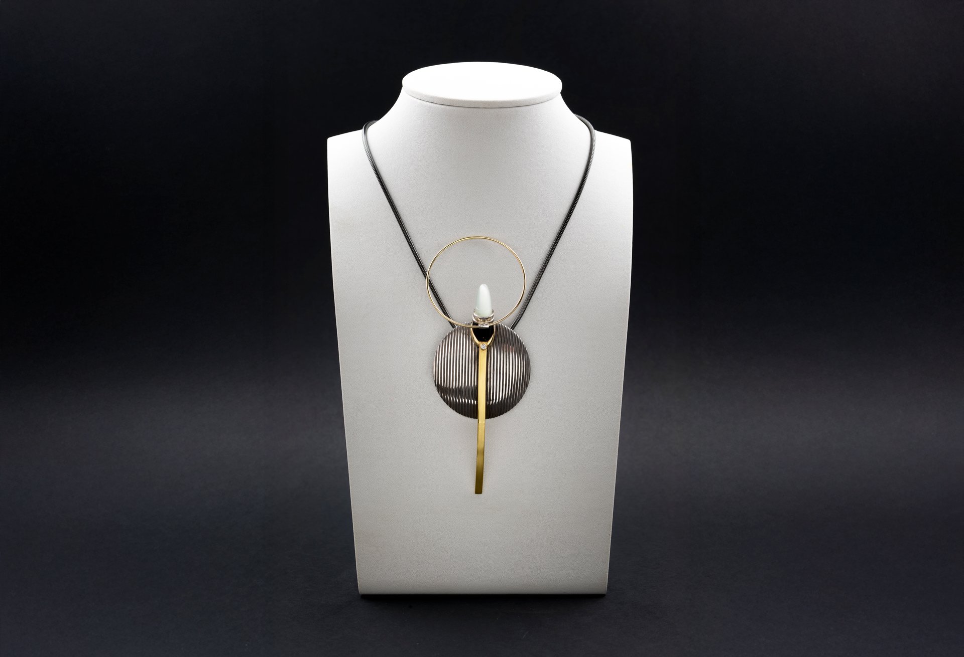 Janine Renard Vaisseau de Lune brillante unique pendant 2.jpg