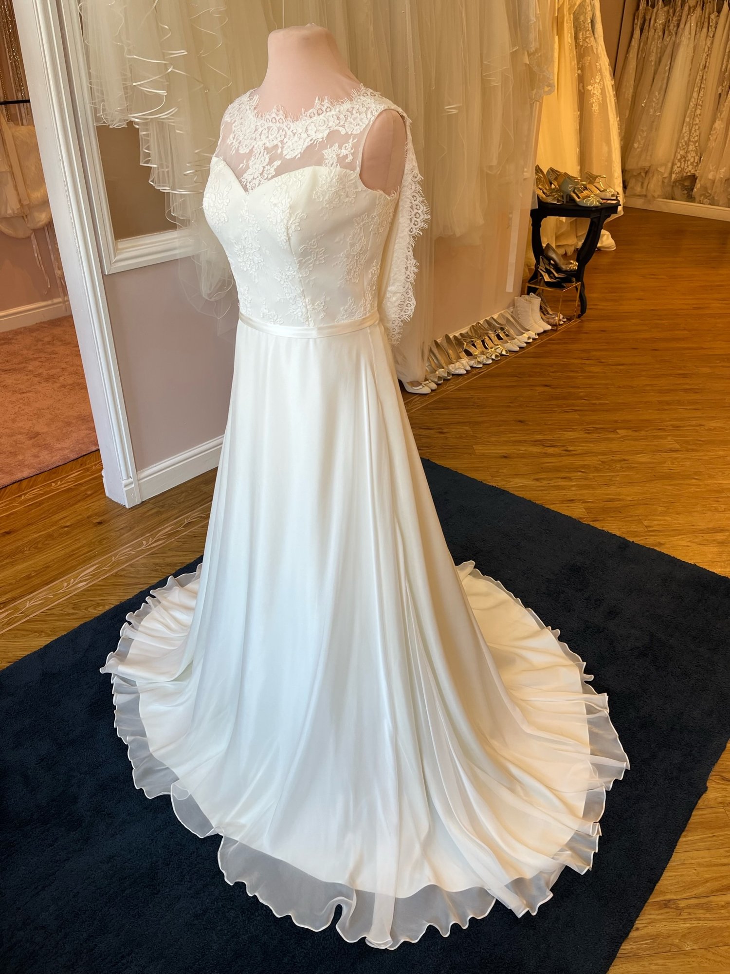 Cosmopolitan - Discounted ex sample size 12 wedding dress by Ivory & Co —  Stephanie Frances Bridal