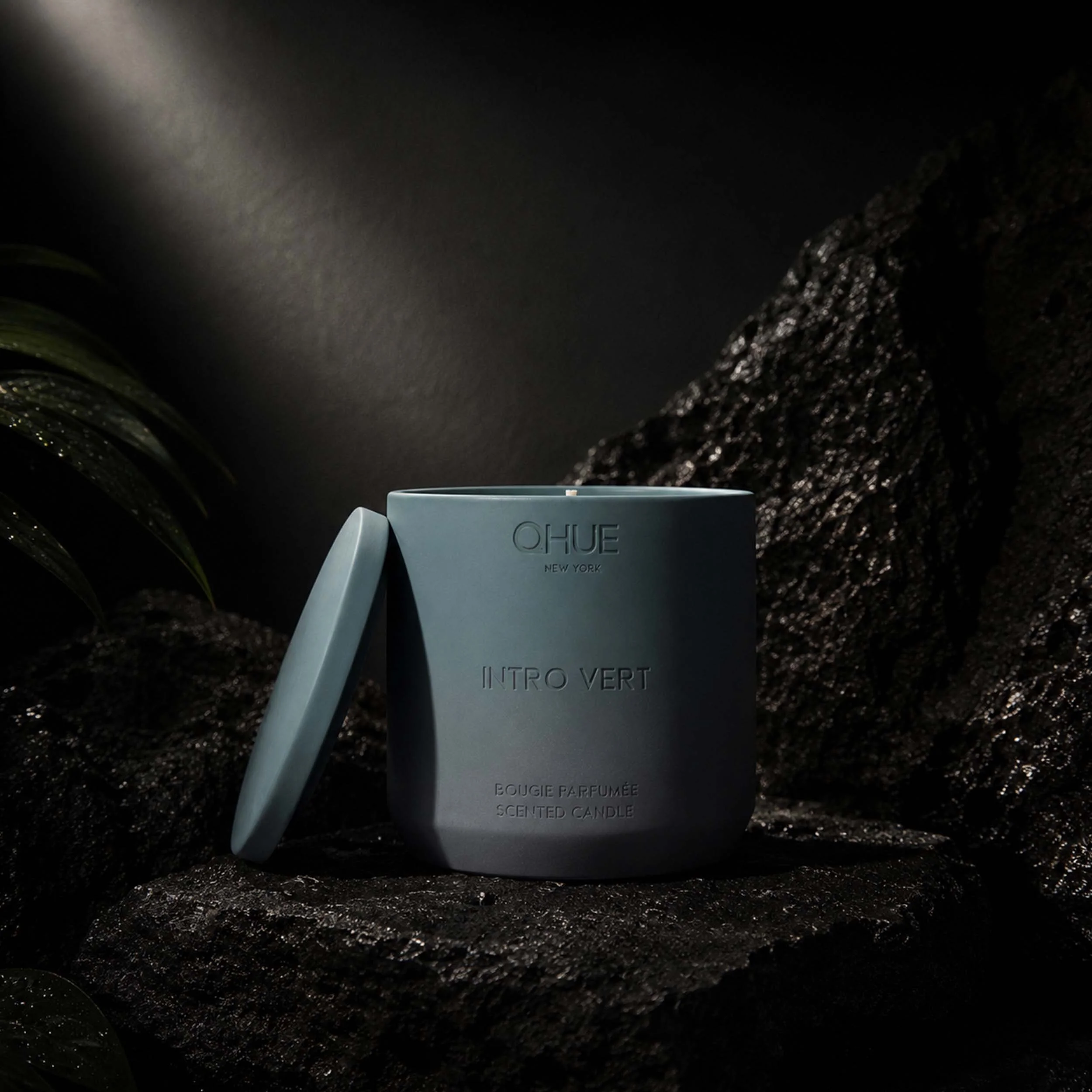 Qhue New York Intro Vert luxury scented candle in hand-painted cement vessel inspired by lush greenery and nature.