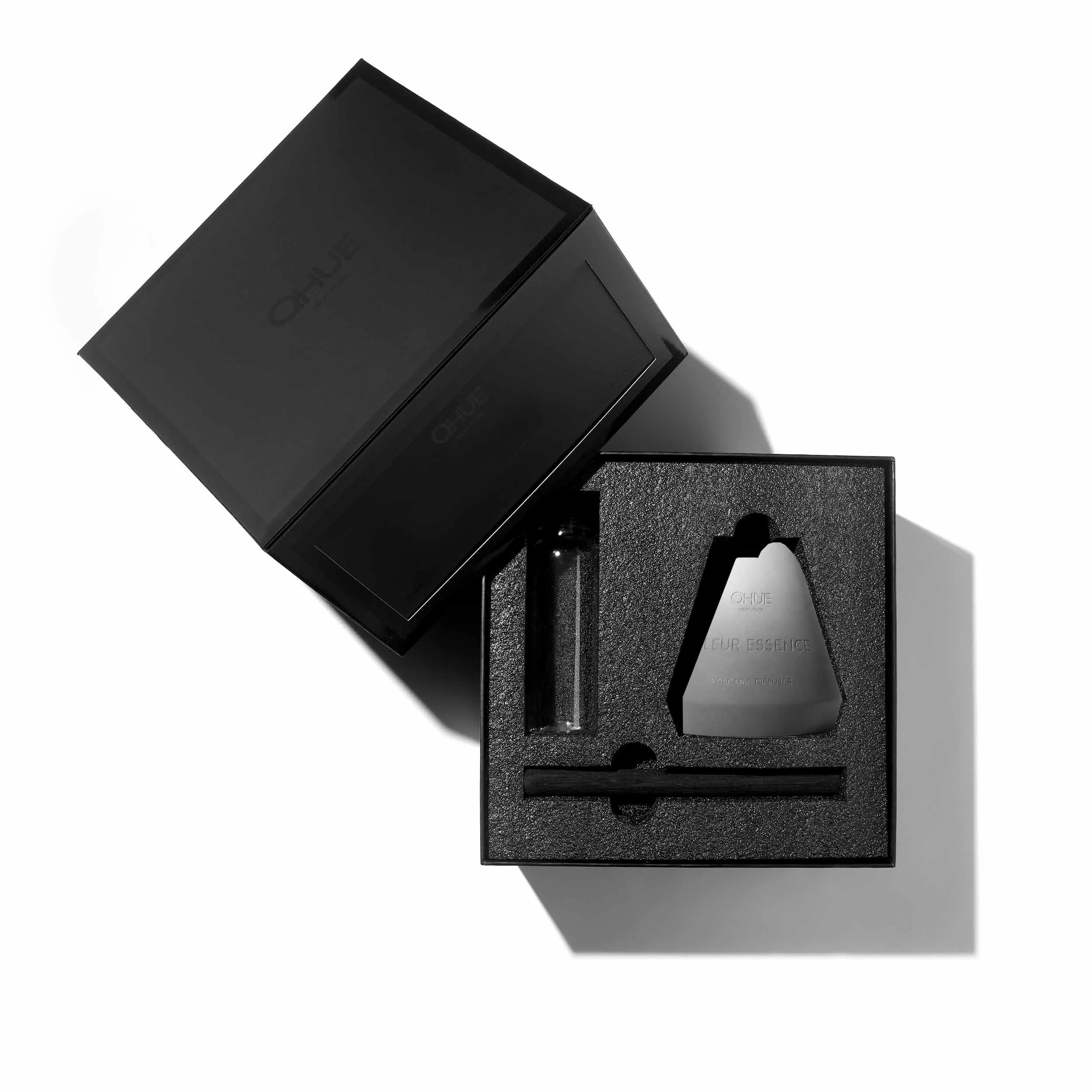 Qhue New York Fleur Essence Volcanic Diffuser gift set featuring a hand-painted cement diffuser vessel, fragrance refill, and natural bamboo reed.
