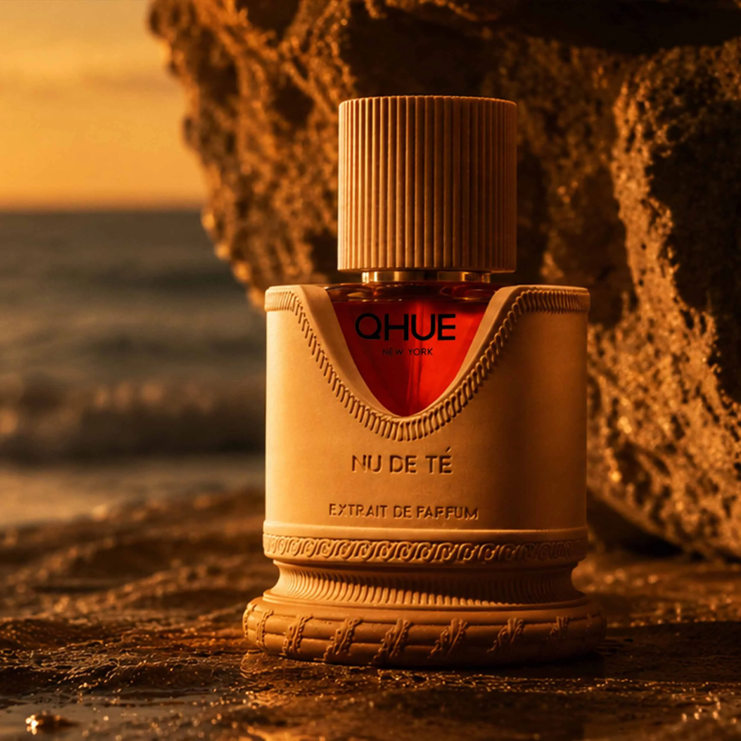 Qhue New York Nu de Tè Extrait de Parfum luxury fragrance inspired by peach tea, tropical fruits, and golden sunset.