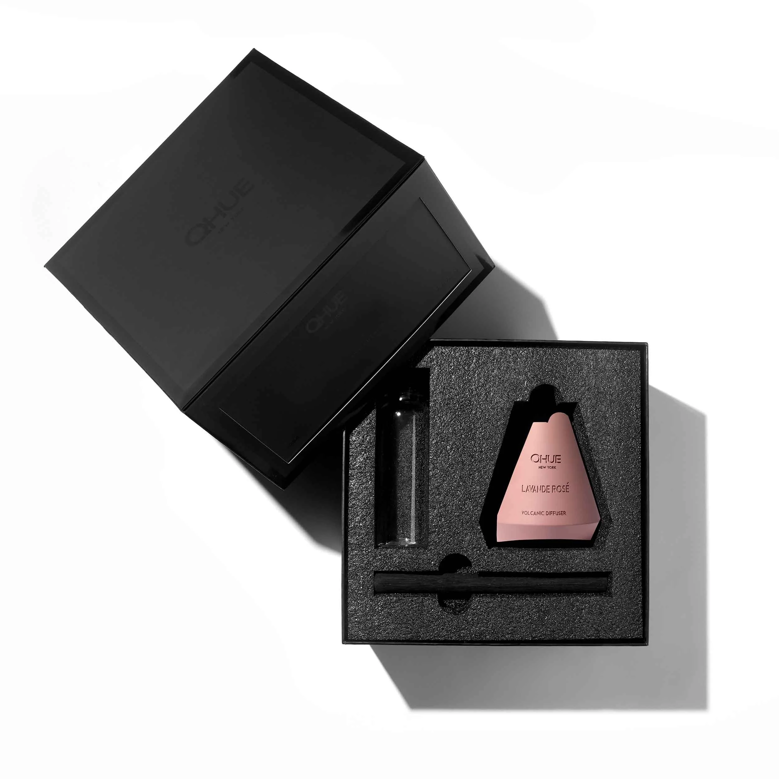 Qhue New York Lavande Rosé Volcanic Reed Diffuser gift set with pink diffuser vessel, bamboo reed, refill bottle, and luxury black presentation box.