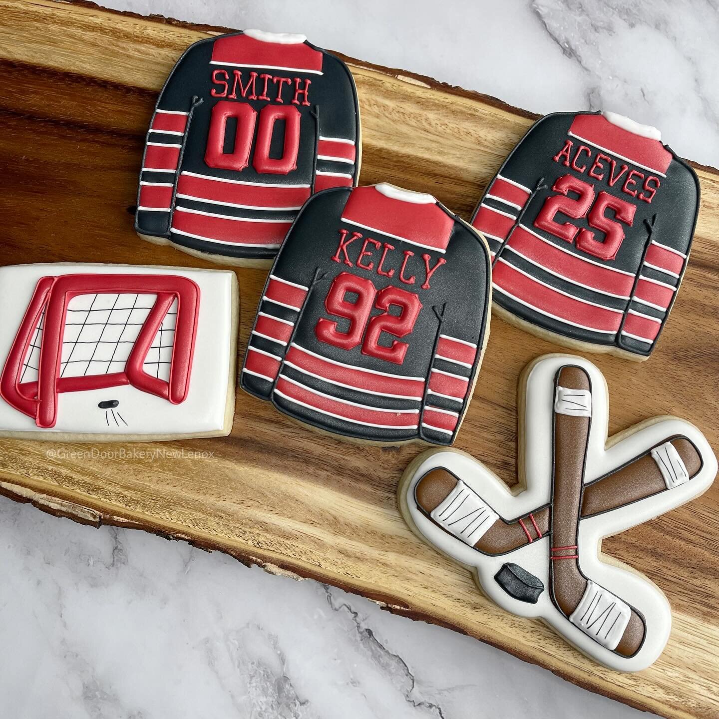 I loved making these team cookies and personalizing all the jerseys.  I hope this team did well! 🏒 🏆 

#Greendoorbakerynewlenox #newlenox #newlenoxil #newlenoxillinois #illinois #instacookies #customcookies #sugarcookies #homebaker #cookies #yum #e