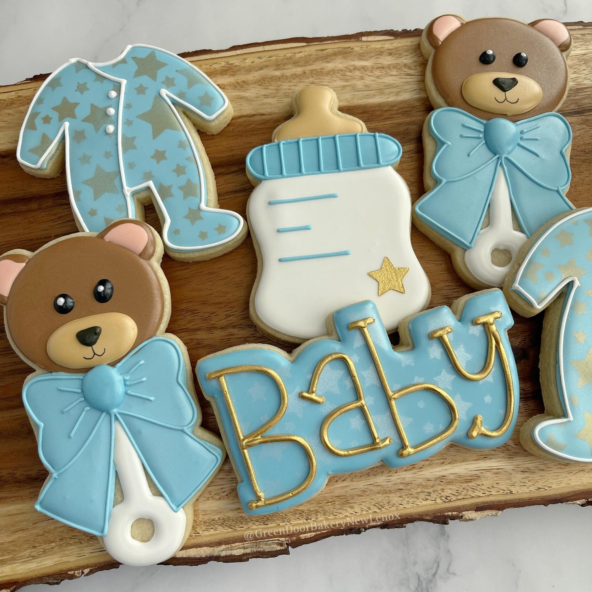 Baby bear shower! I hope it was fantastic! 🐻 🩵 🎉 

#Greendoorbakerynewlenox #newlenox #newlenoxil #newlenoxillinois #illinois #instacookies #customcookies #sugarcookies #homebaker #cookies #yum #edibleart #bearshowercookies #babybearcookies #babyb