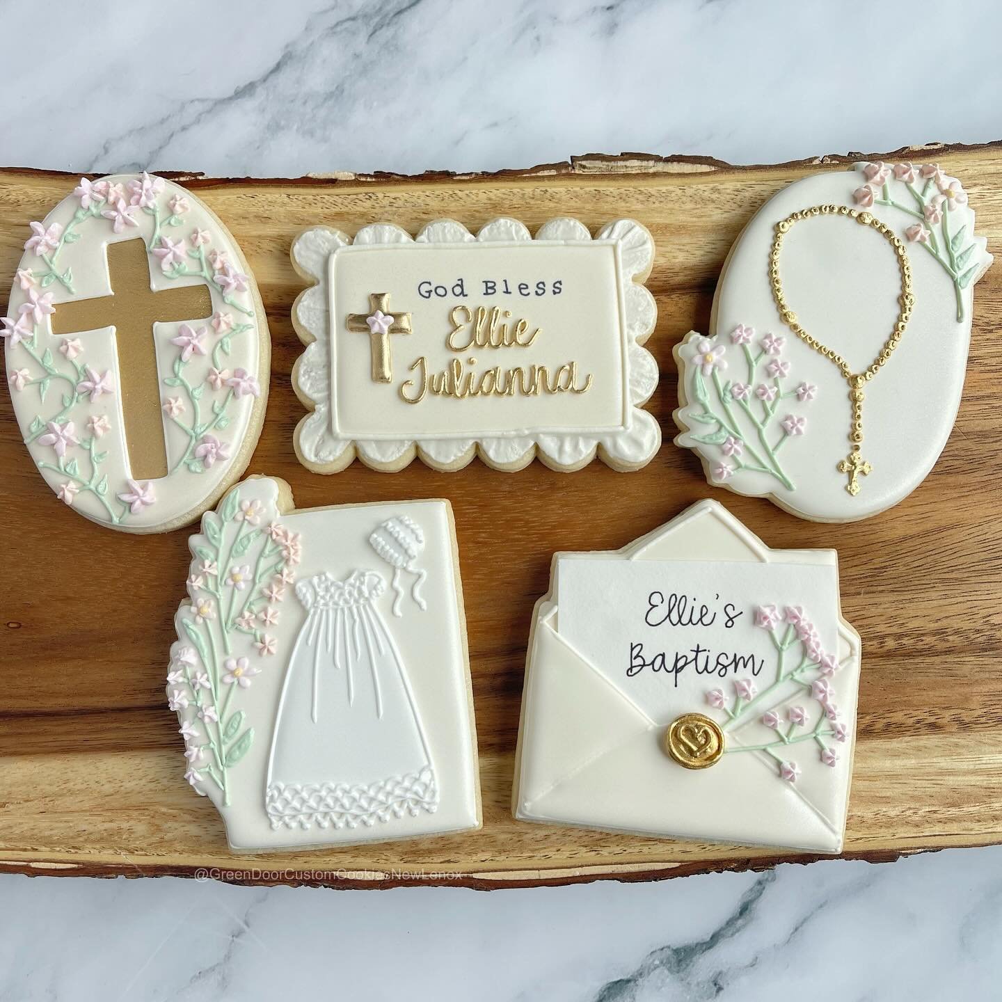 Sweet floral Baptism cookies from last Spring! 💐 🎉 

(I&rsquo;m a tad behind on cookie picture uploads 😬)

This was the first time I had worked with edible paper like this and I was so happy with how the letter cookie turned out.

#Greendoorbakery