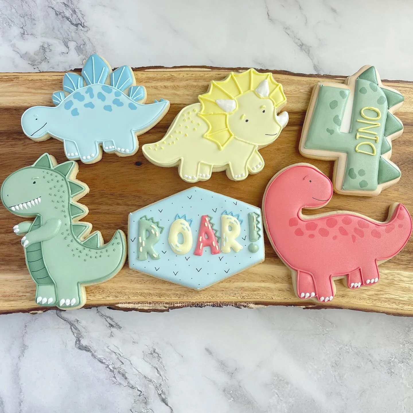 Look at these Dino-fours 😃 What a cute theme! 🦕 🦖 🎉 

#Greendoorbakerynewlenox #newlenox #newlenoxil #newlenoxillinois #illinois #instacookies #customcookies #sugarcookies #homebaker #cookies #yum #edibleart #greendoorcustomcookiesnewlenox #royal