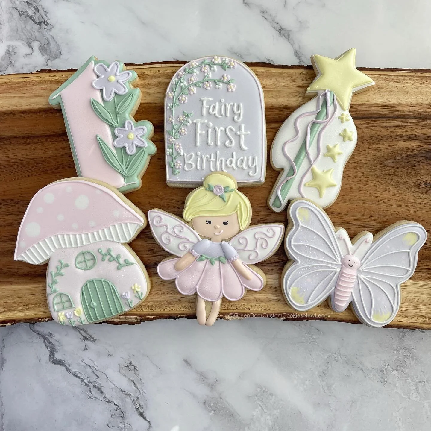 Happy Fairy First! 🧚 🎉 

Bucket list theme- ✅ 😃 

#Greendoorbakerynewlenox #newlenox #newlenoxil #newlenoxillinois #illinois #instacookies #customcookies #sugarcookies #homebaker #cookies #yum #edibleart #greendoorcustomcookiesnewlenox #royalicing