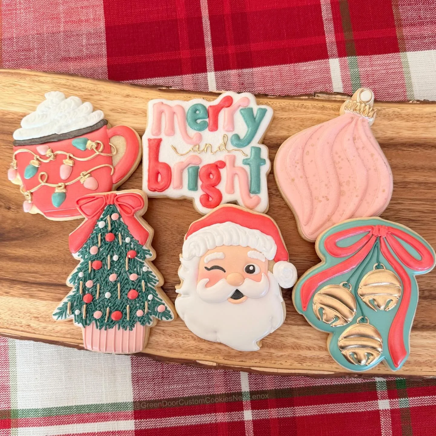 I hope those that celebrate had a wonderful Christmas! I meant to post yesterday and then got lost in the excitement of the day. I wanted to say thank you to everyone that kept me busy this holiday season, I truly appreciate every order. It was so ni