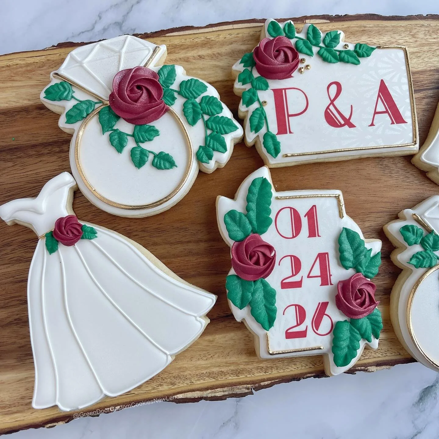 Congratulations! 💍 🎉 

I love the colors for this bridal shower 😍 

#Greendoorbakerynewlenox #newlenox #newlenoxil #newlenoxillinois #illinois #instacookies #customcookies #sugarcookies #homebaker #cookies #yum #edibleart #greendoorcustomcookiesne