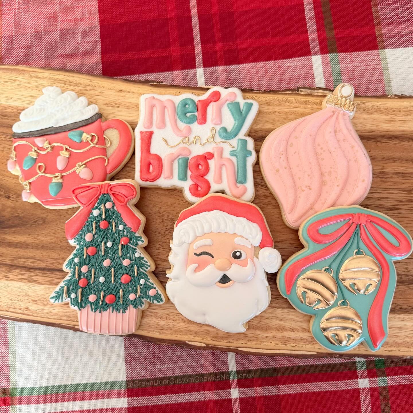 I hope those that celebrate had a wonderful Christmas! I meant to post yesterday and then got lost in the excitement of the day. I wanted to say thank you to everyone that kept me busy this holiday season, I truly appreciate every order. It was so ni