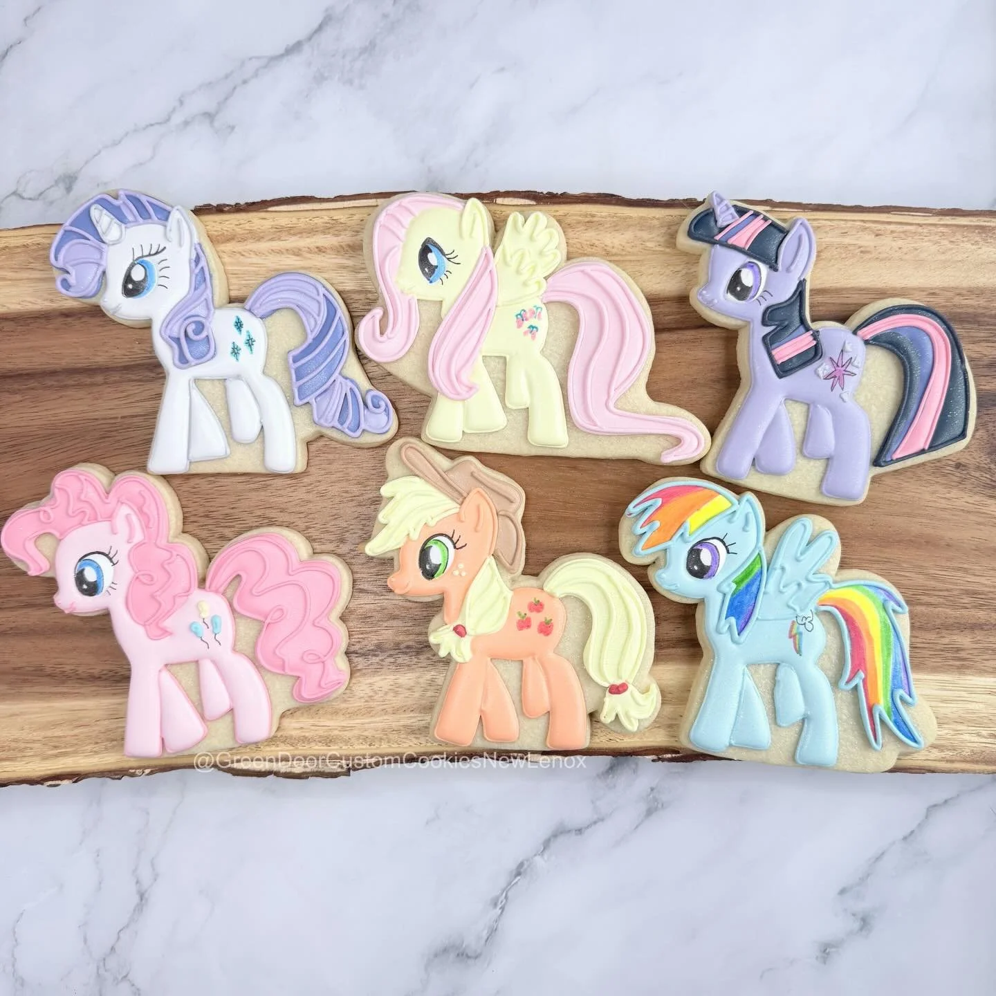 Happy Birthday!! 🎉 🌈 

These were so much fun to make, they looked different way back then but I loved MLP as a kid. 

#newlenoxil #newlenoxillinois #mylittleponycookies #birthdaycookies #ponycookies