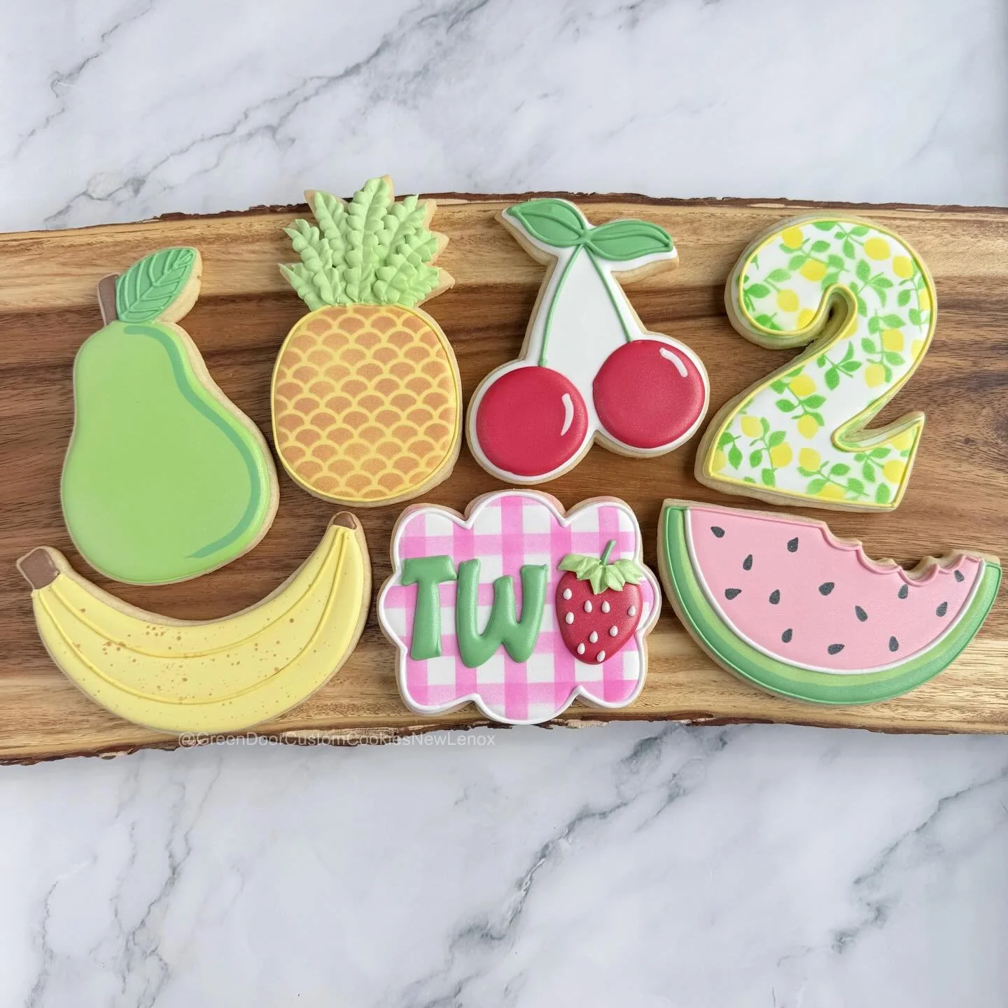 Happy Birthday! 🍉 🍌 🍎 🎉 

Such a cute theme! 

#newlenoxil #newlenoxillinois #twottifruitycookies #secondbirthdaycookies #fruitcookies