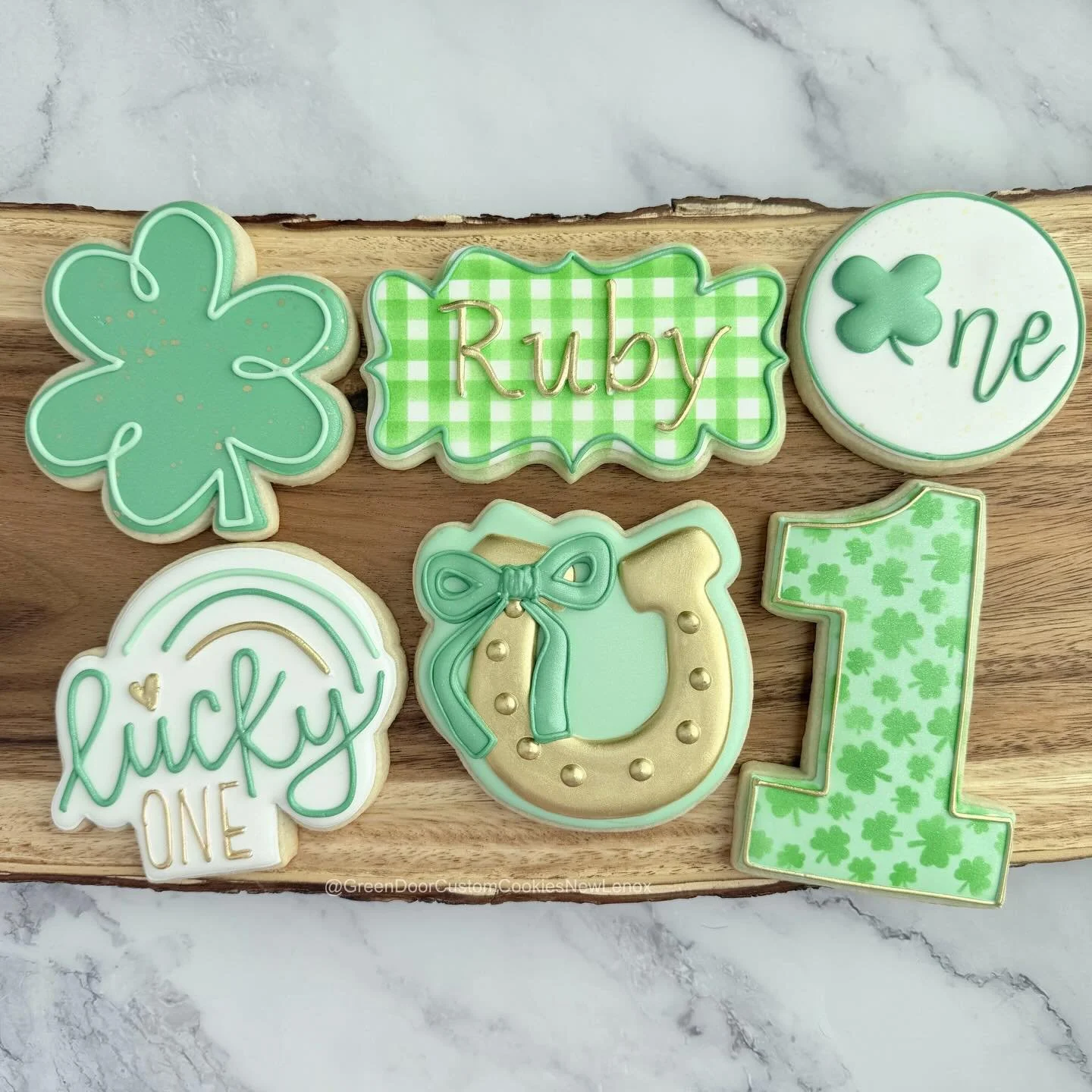 Happy 1st birthday! ☘️ 🎉 

#Newlenoxil #newlenoxillinois #luckyonecookies #firstbirthdaycookies #shamrockcookies