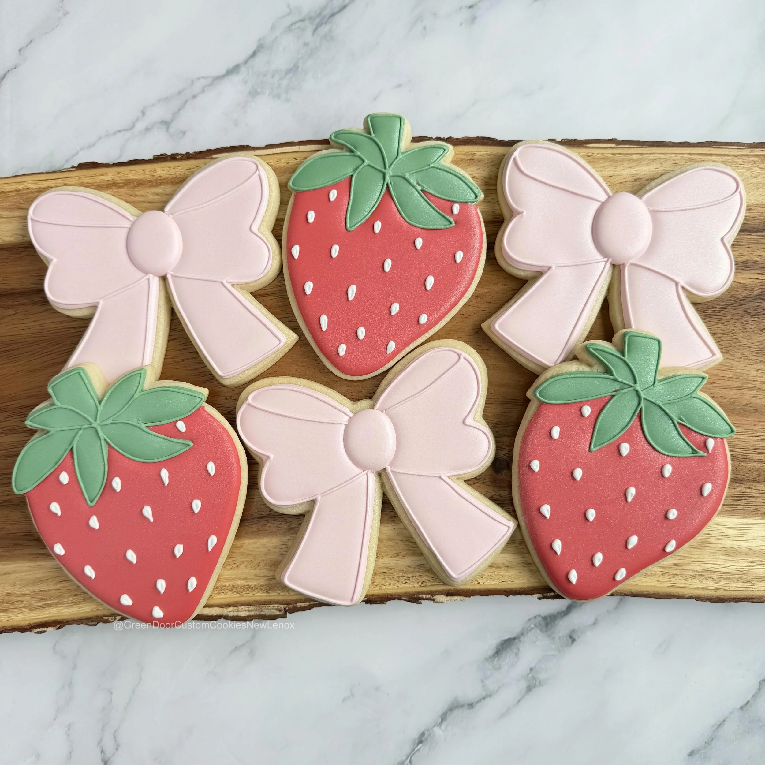Strawberries and bows were requested for a &ldquo;berry sweet&rdquo; baby shower. Such a cute theme! 🍓 🎉 

#Newlenoxil #newlenoxillinois #berrysweetcookies #strawberrycookies #berrysweetbabyshower