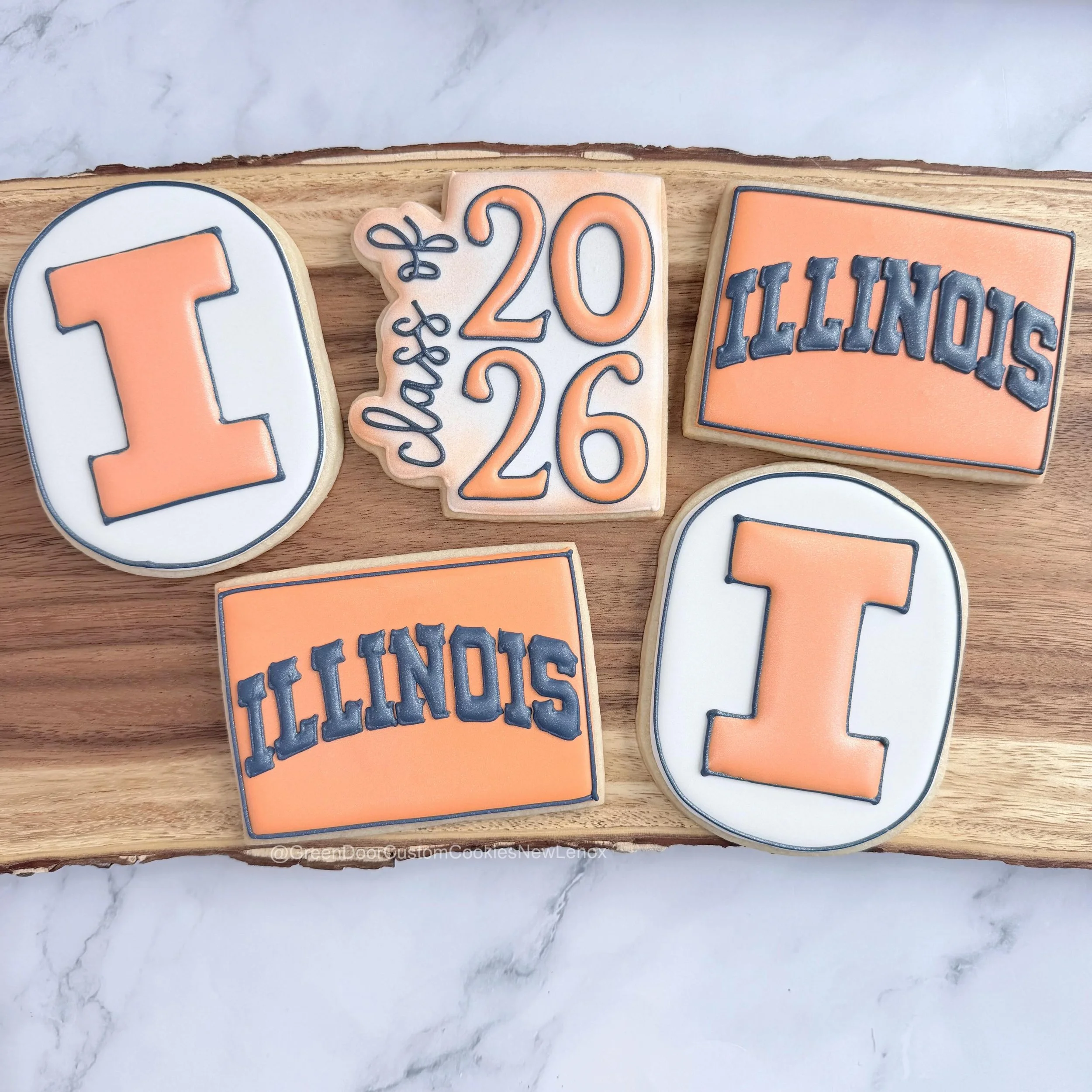 Congratulations! 🎉 

#Newlenoxil #newlenoxillinois #universityofillinoiscookies #graduationcookies #classof2026cookies