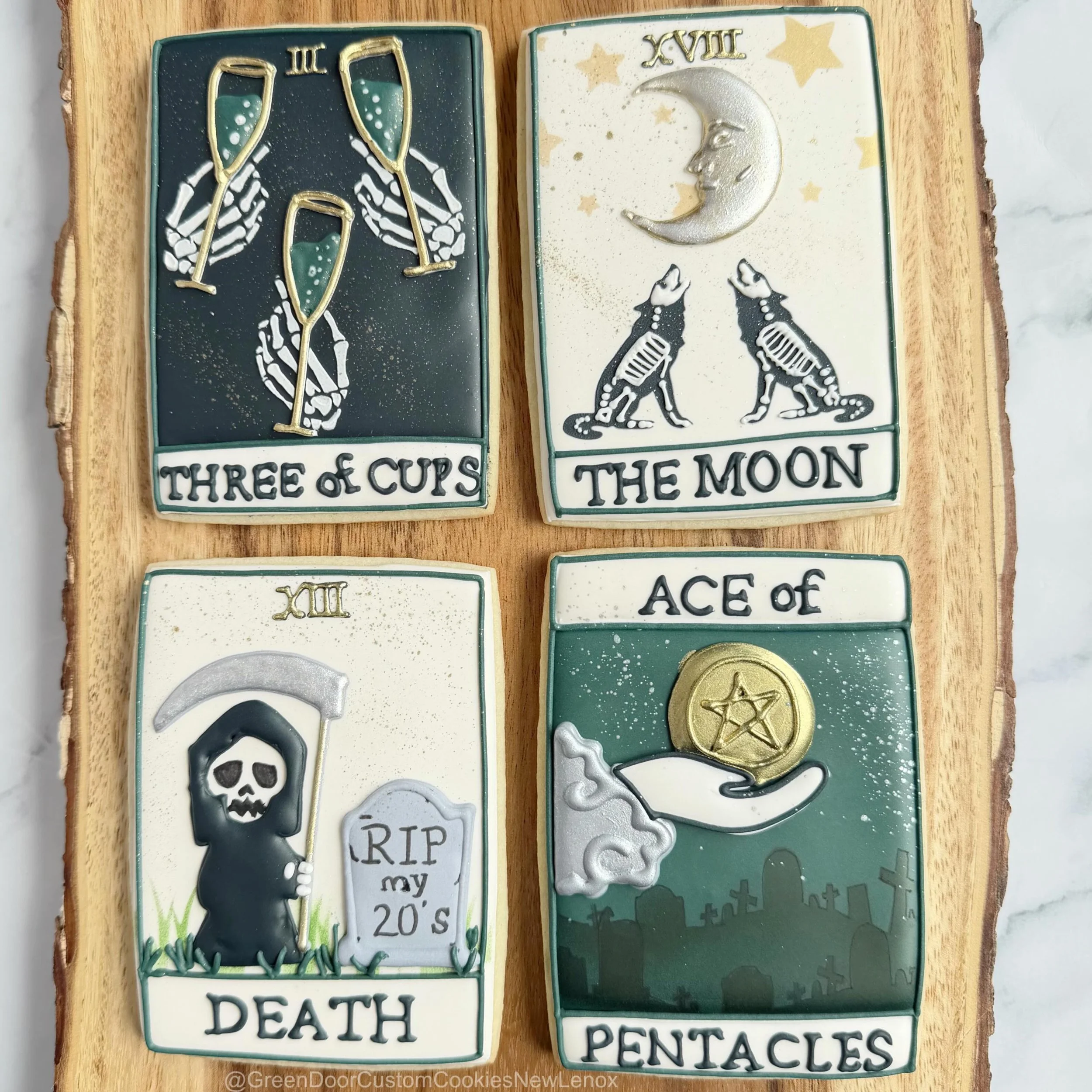 Happy 30th birthday! 🌙 🎉 🥂 

I had so much fun taking their favorite tarot cards and giving them a funeral for my 20&rsquo;s theme. 🤩  Thank you for bringing such a fun request my way! 

#Newlenoxil #newlenoxillinois #tarotcardcookies #funeralfor
