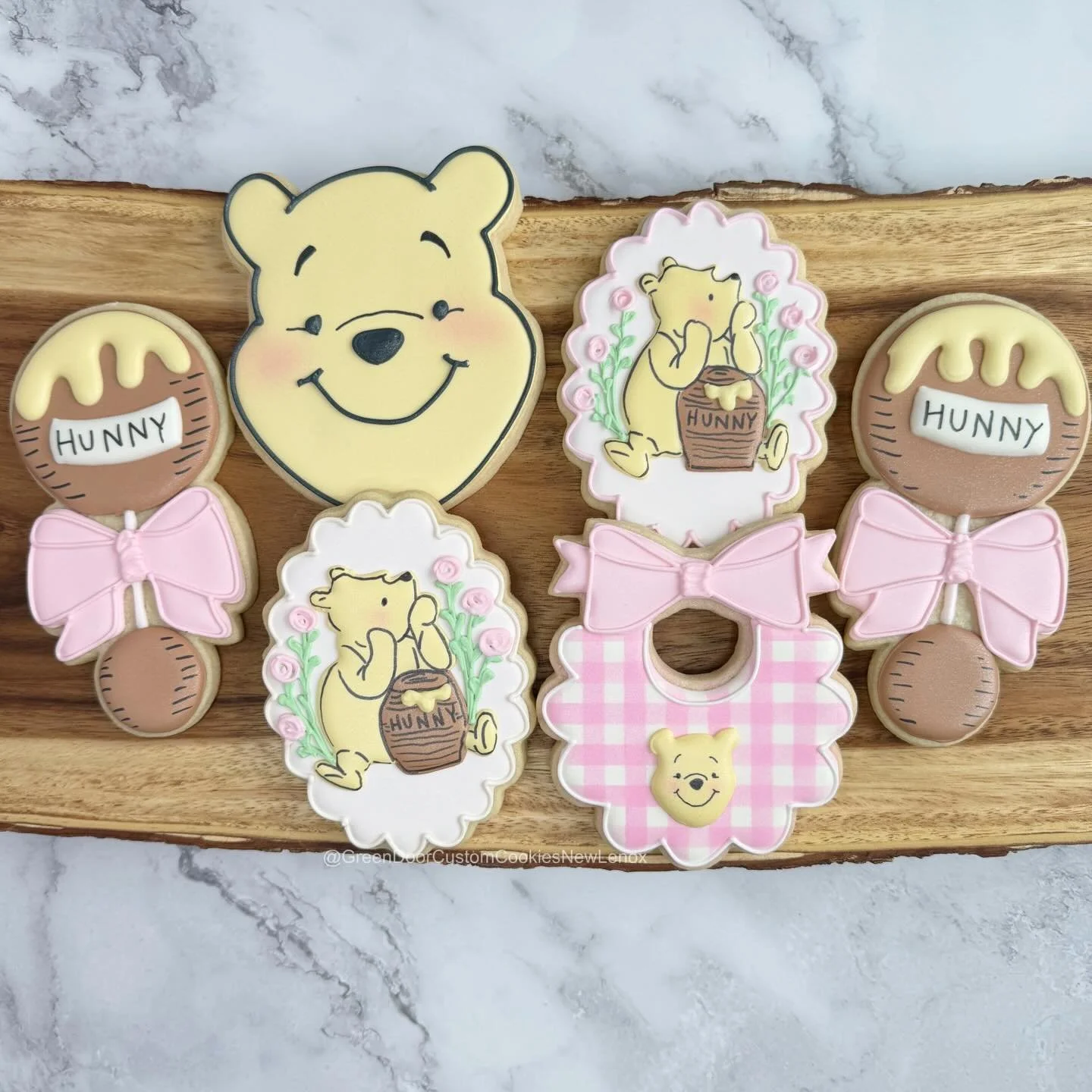 Sweet Pooh shower cookies 🍯 😍 

#newlenoxillinois #newlenoxil #winniethepoohcookies #babyshowercookies #ginghamcookies
