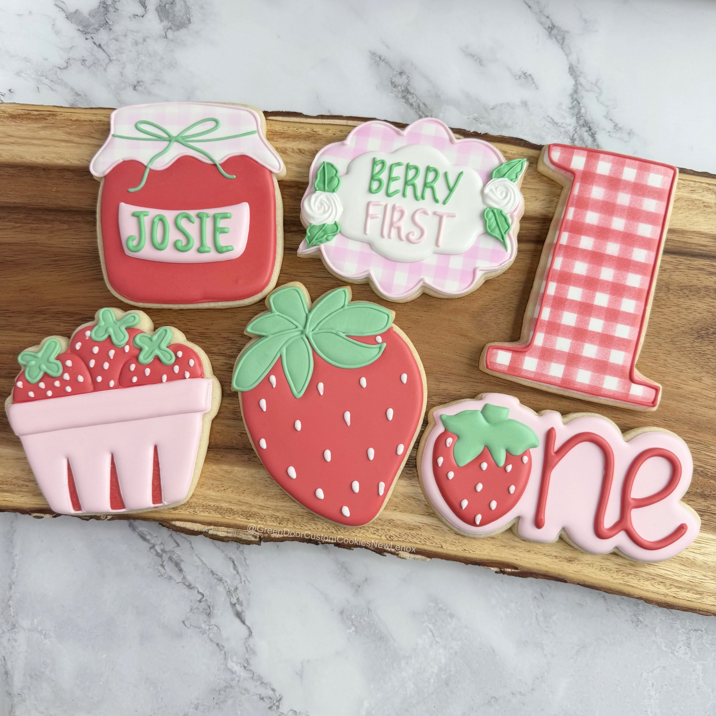 Happy berry 1st birthday! 🍓 🎉 

Such a cute theme 😍

#Newlenoxil #newlenoxillinois #berryfirstcookies #berryfirstbirthday #strawberrycookies