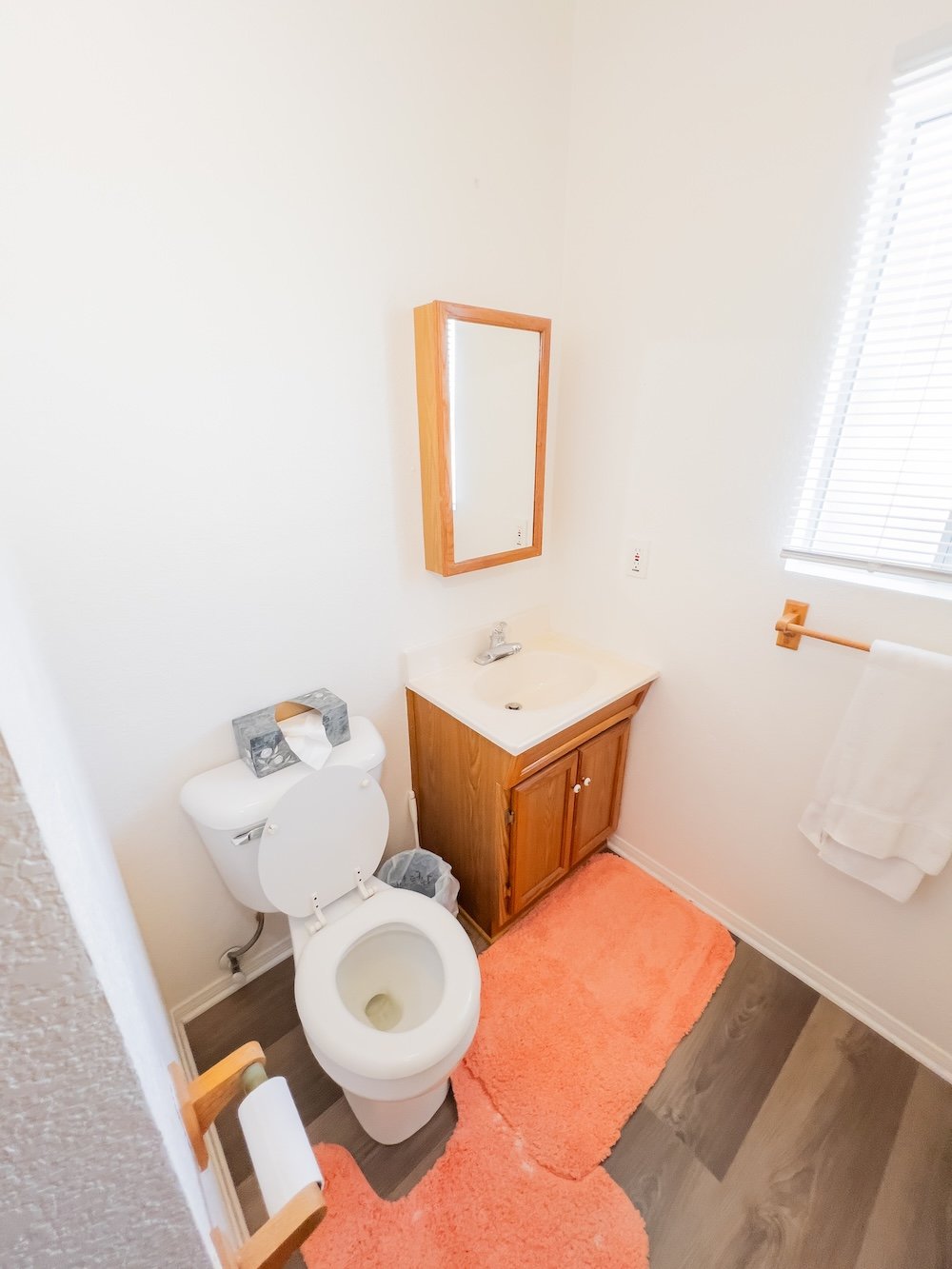 38 bedroom bathroom.jpg