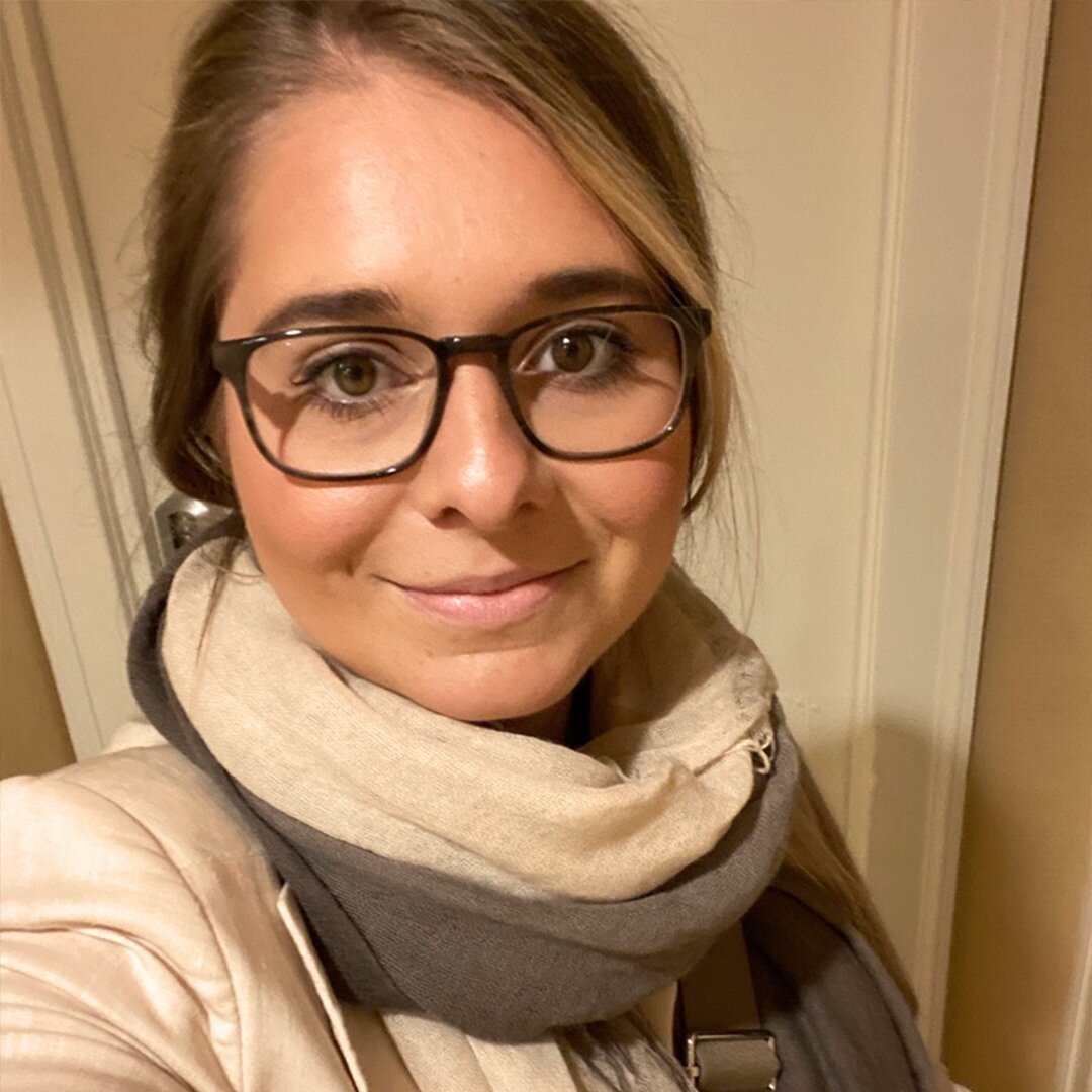 When job hunting or changing careers, there will be fleeting moments of insecurity and doubt. It's totally normal and happens to everyone from an intern to a CEO. ⠀⠀⠀⠀⠀⠀⠀⠀⠀
⠀⠀⠀⠀⠀⠀⠀⠀⠀
This photo is a selfie in a hotel lobby bathroom- the scene of one 