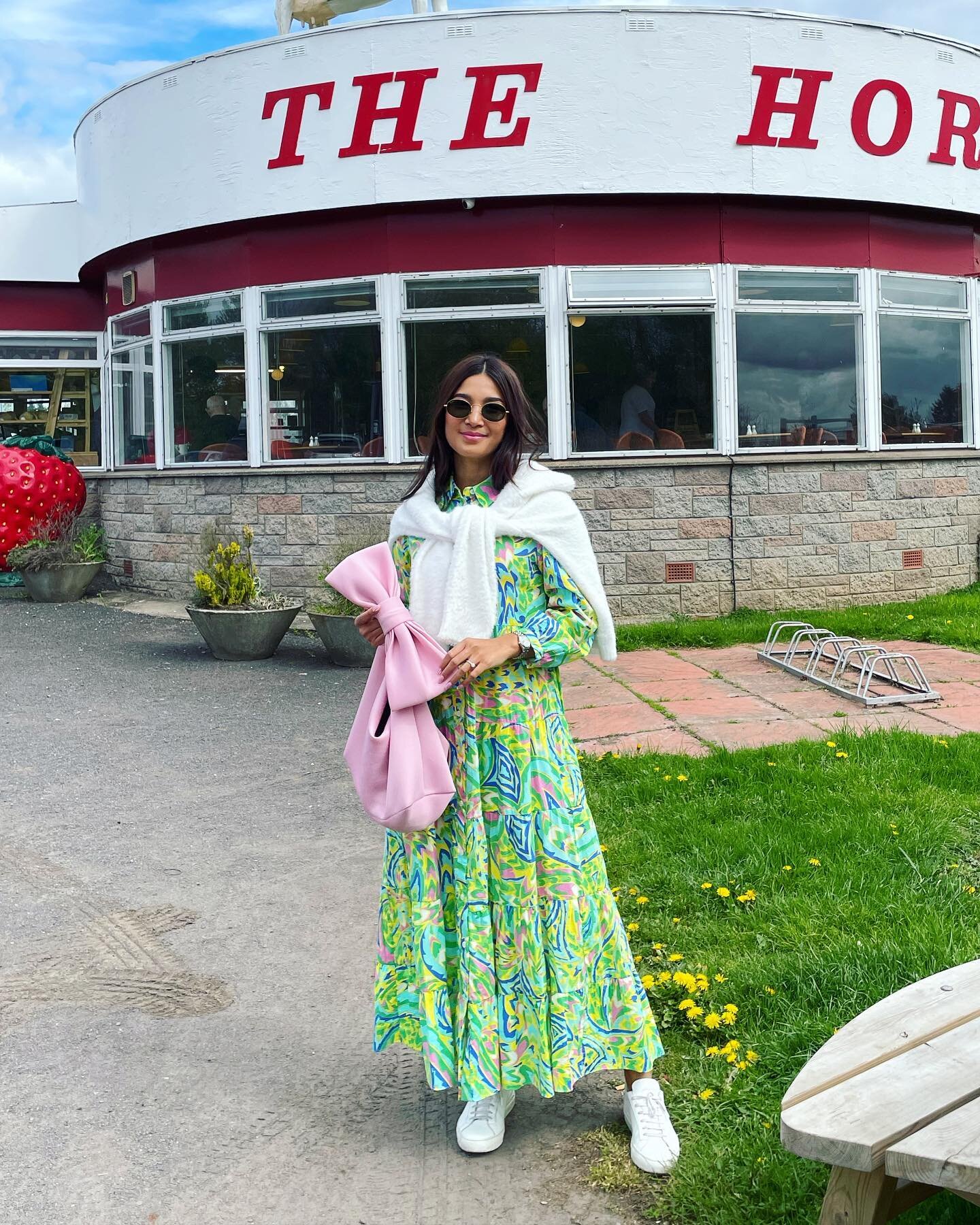 Spotted @styledbyshasha holding &ldquo;The Bow Down Bag&rdquo; cute hun! 🎀
Available in 3 colours 😍 #hausofseries #shopindependent