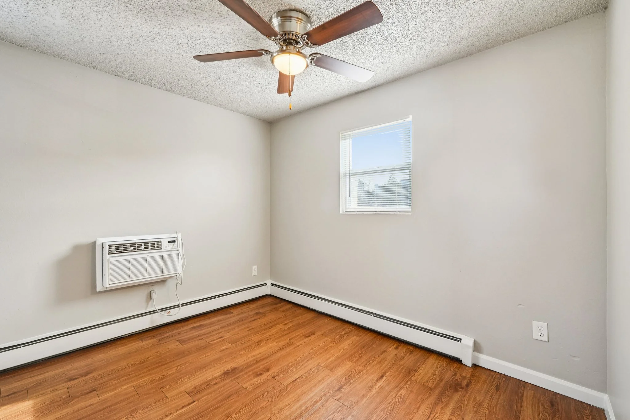 48-web-or-mls-10165 W 59th Ave Apt 5-S0801-004.jpg