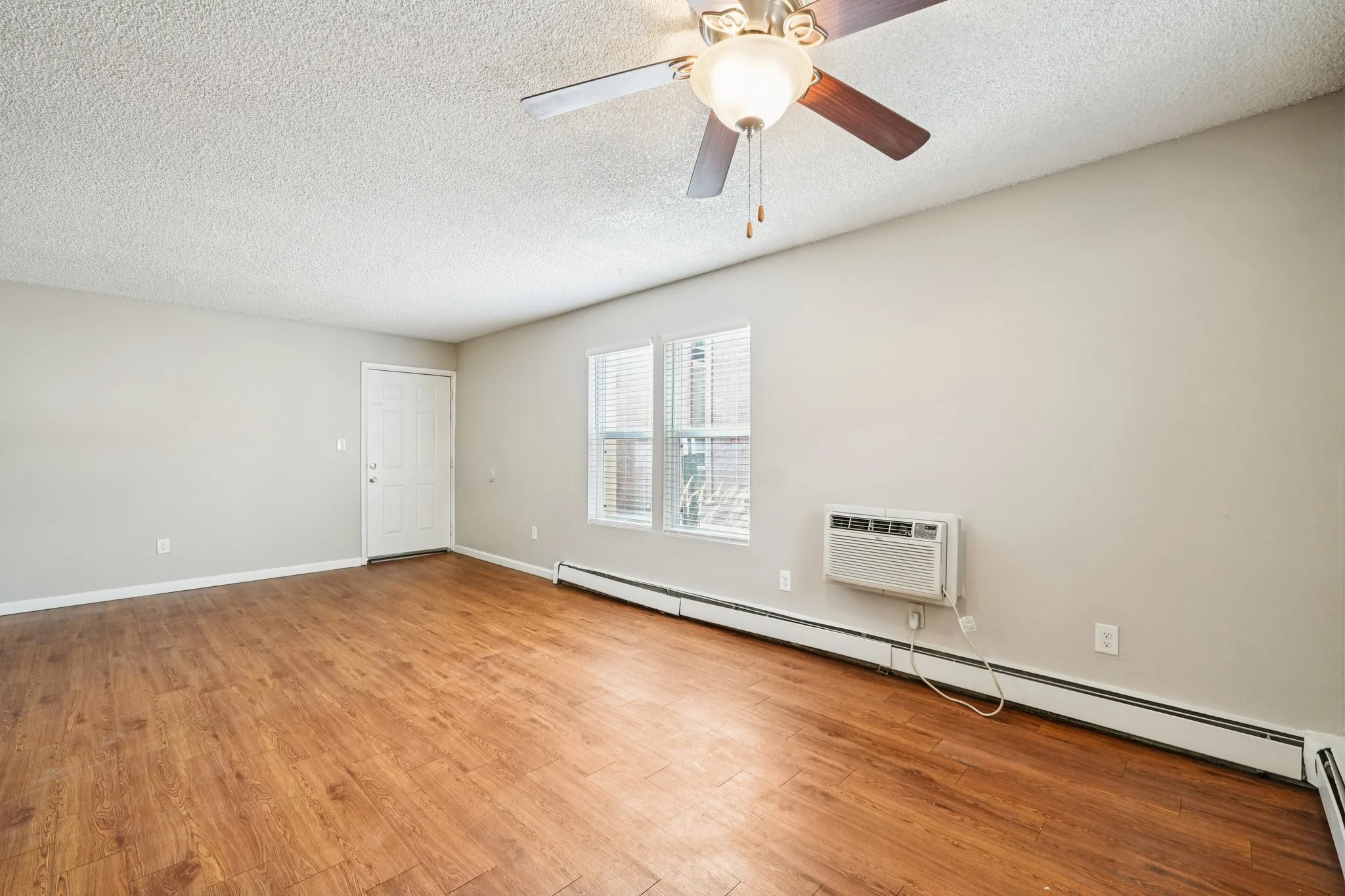 29-web-or-mls-10165 W 59th Ave Apt 9-S0801-005.jpg