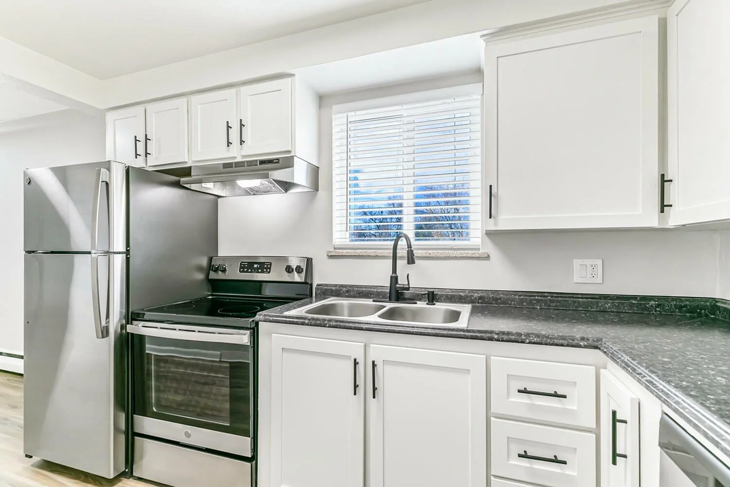 2444 S York Street 401 Denver-large-011-032-7-1500x1000-72dpi.jpg