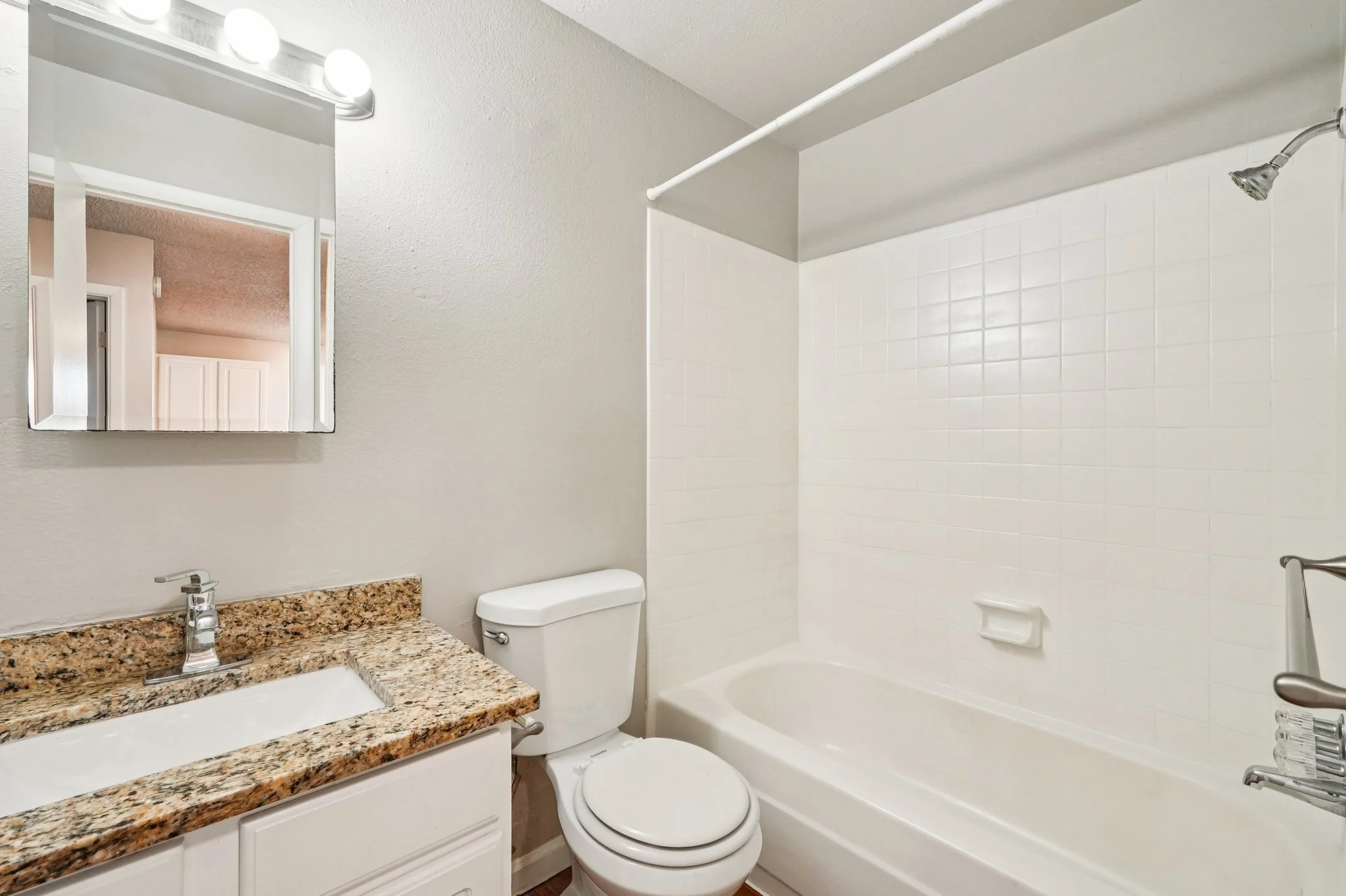 64-web-or-mls-10165 W 59th Ave Apt 5-S0801-020.jpg