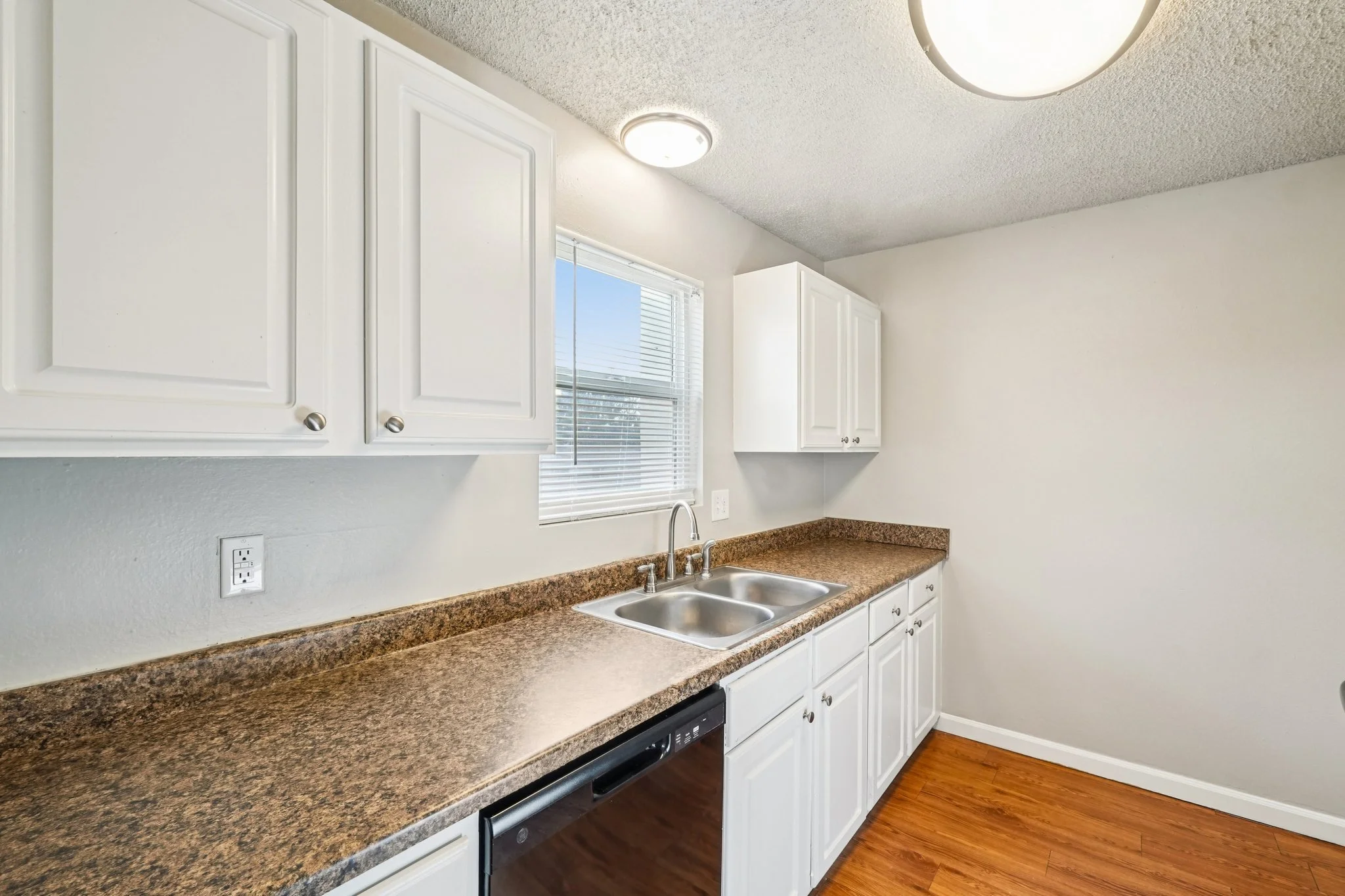 51-web-or-mls-10165 W 59th Ave Apt 5-S0801-007.jpg