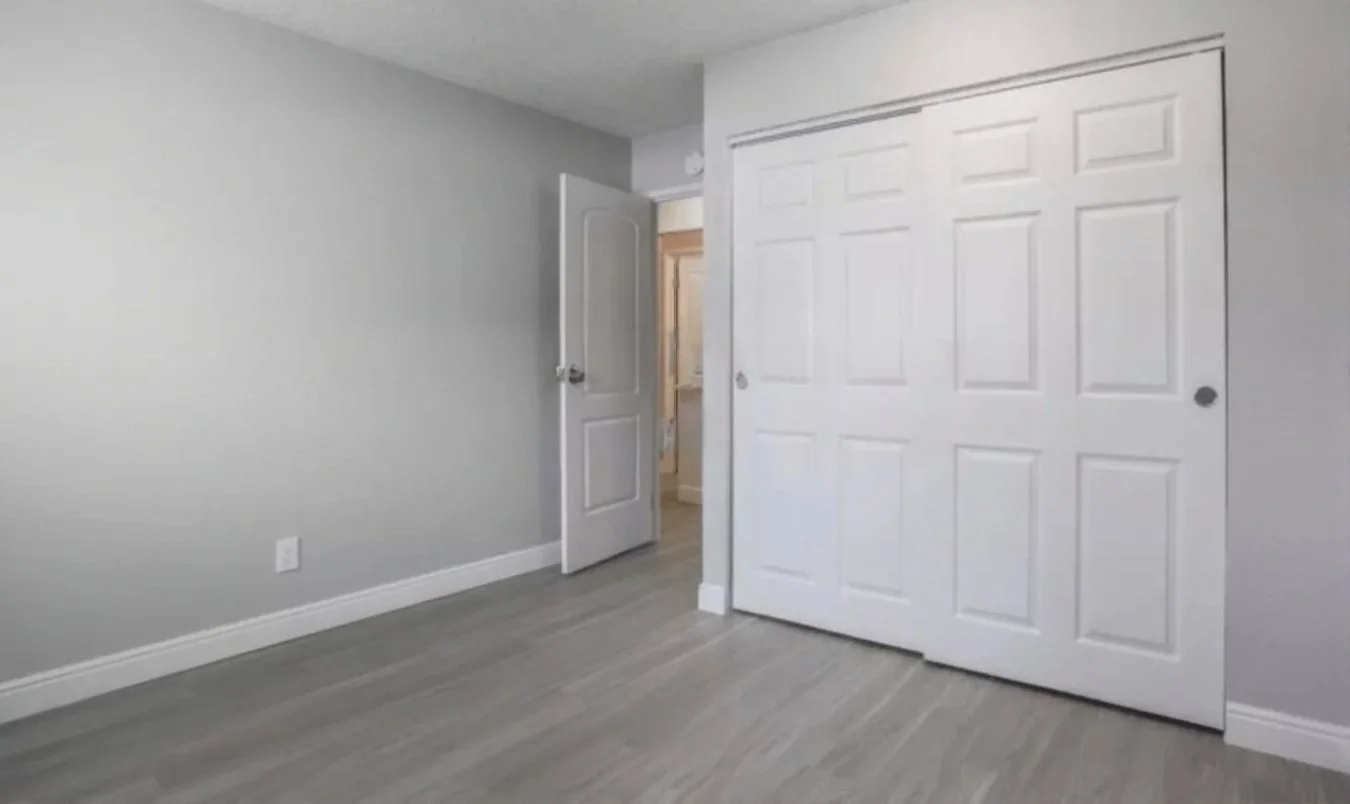 Guest Bedroom (2).jpg
