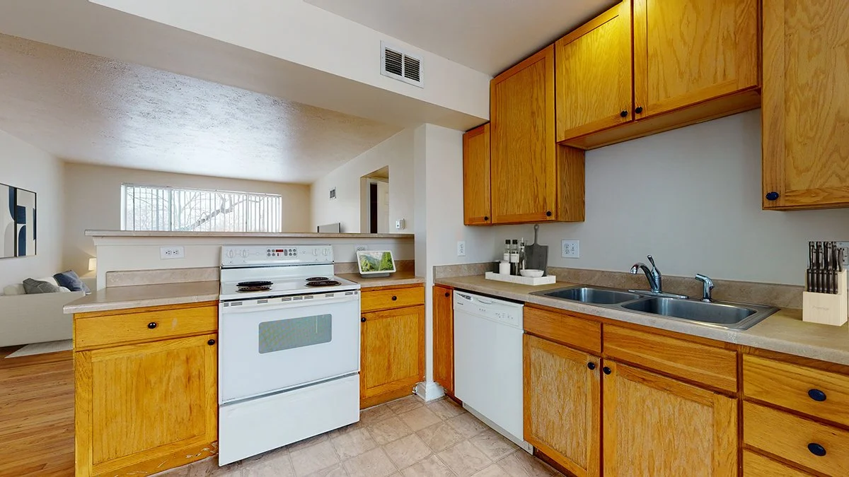 parkhillcourtyard_unit2287B_STAGED_kitchen2_1200x675.jpg