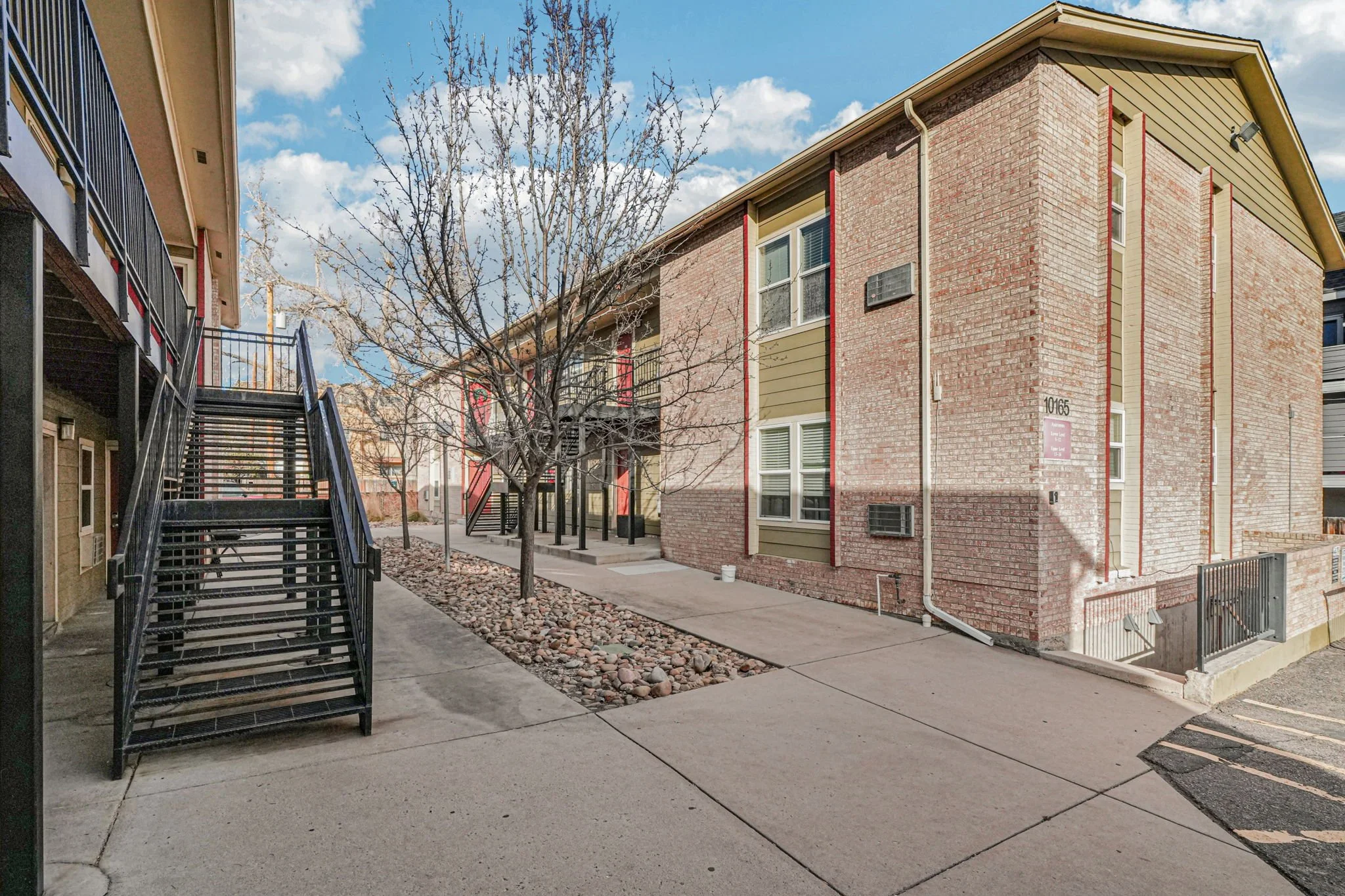 24-web-or-mls-10165 W 59th Ave Apt 16-S0801-024.jpg