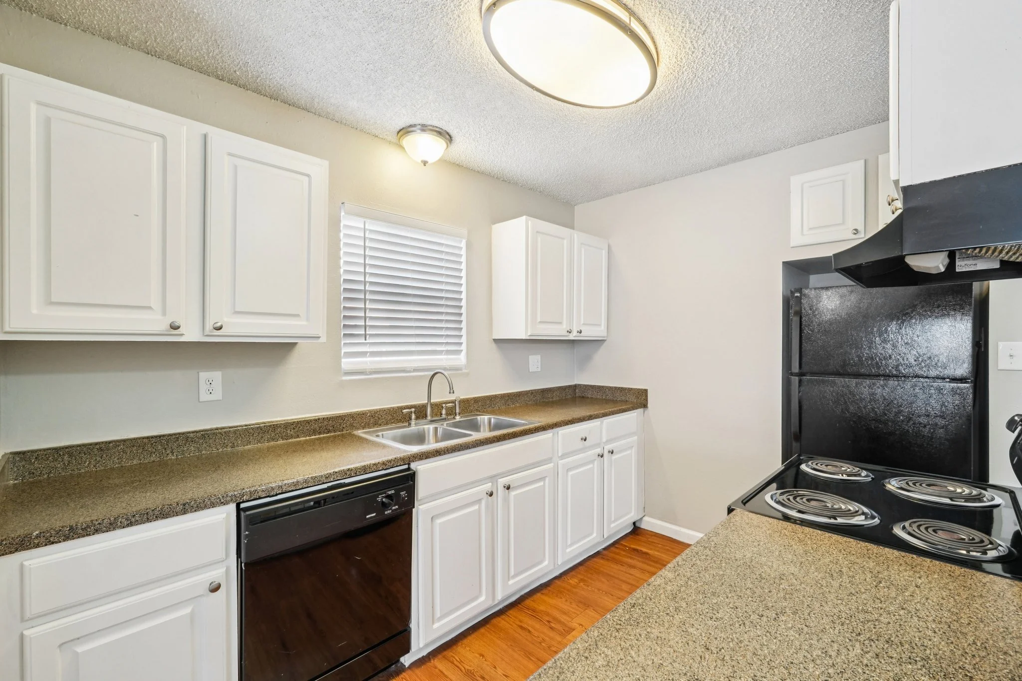 33-web-or-mls-10165 W 59th Ave Apt 9-S0801-009.jpg