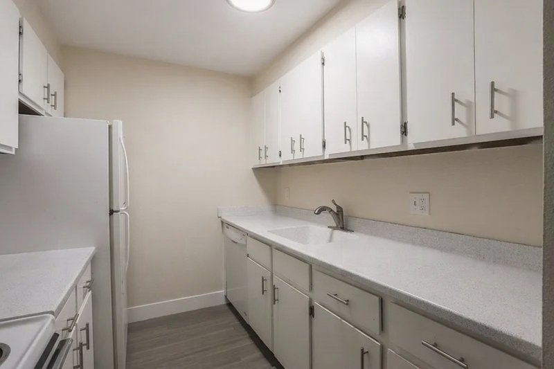 Kitchen (2).jpg