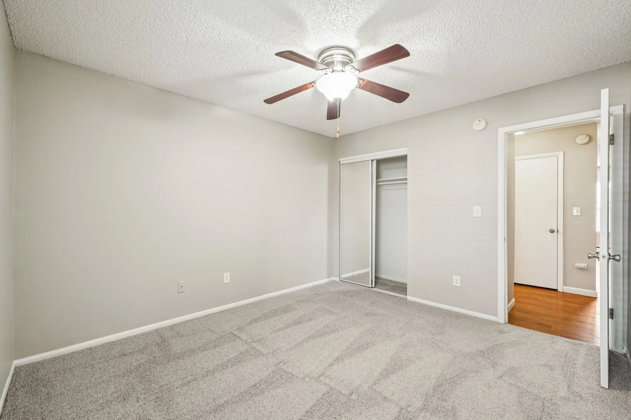 42-web-or-mls-10165 W 59th Ave Apt 9-S0801-018.jpg