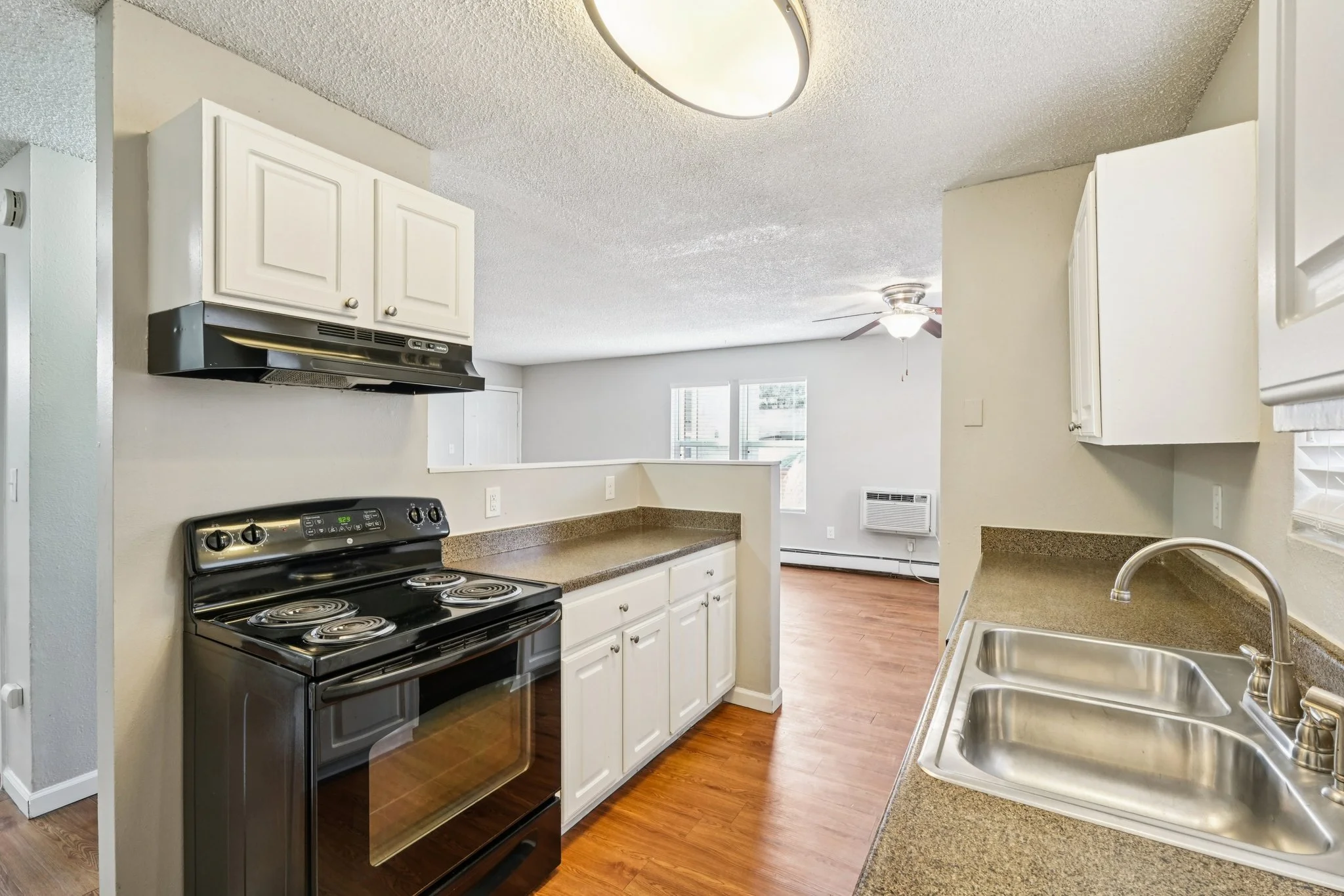 35-web-or-mls-10165 W 59th Ave Apt 9-S0801-011.jpg