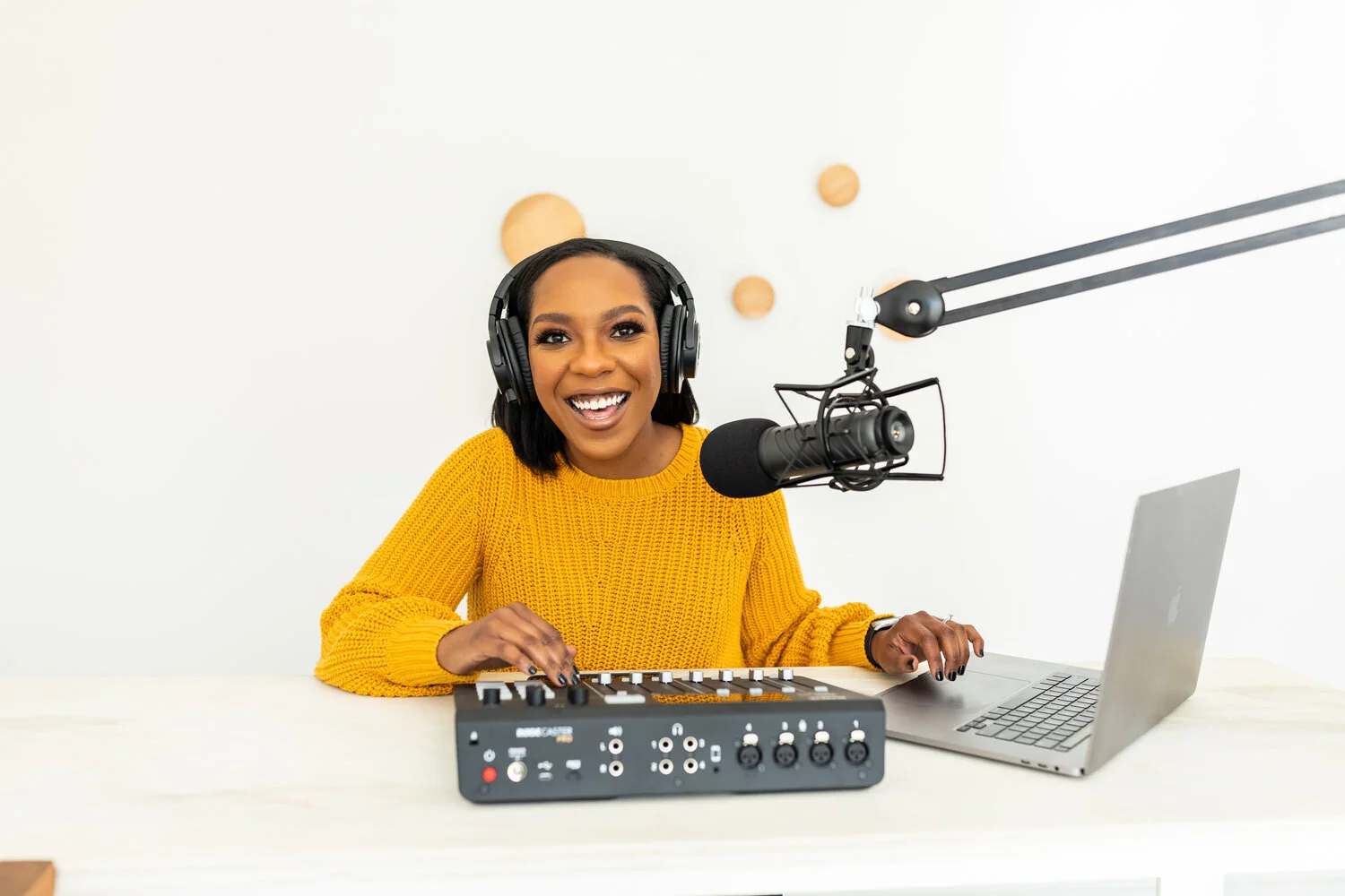 Episode 19. What No One Tells You About Being a VA or OBM ft. Fran Moore