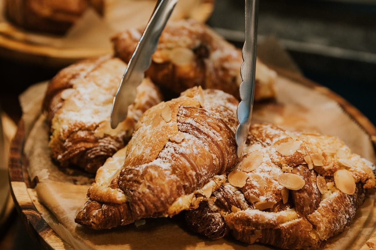 Happy Friday, indeed 🤩 it&rsquo;s @baudryfrenchpastries delivery day and the croissants are fresh and looking as pretty as ever 😍

#themadisonplace #coffeeshop #coffee #cincinnati #pastry #almondcroissant #happyfriday
