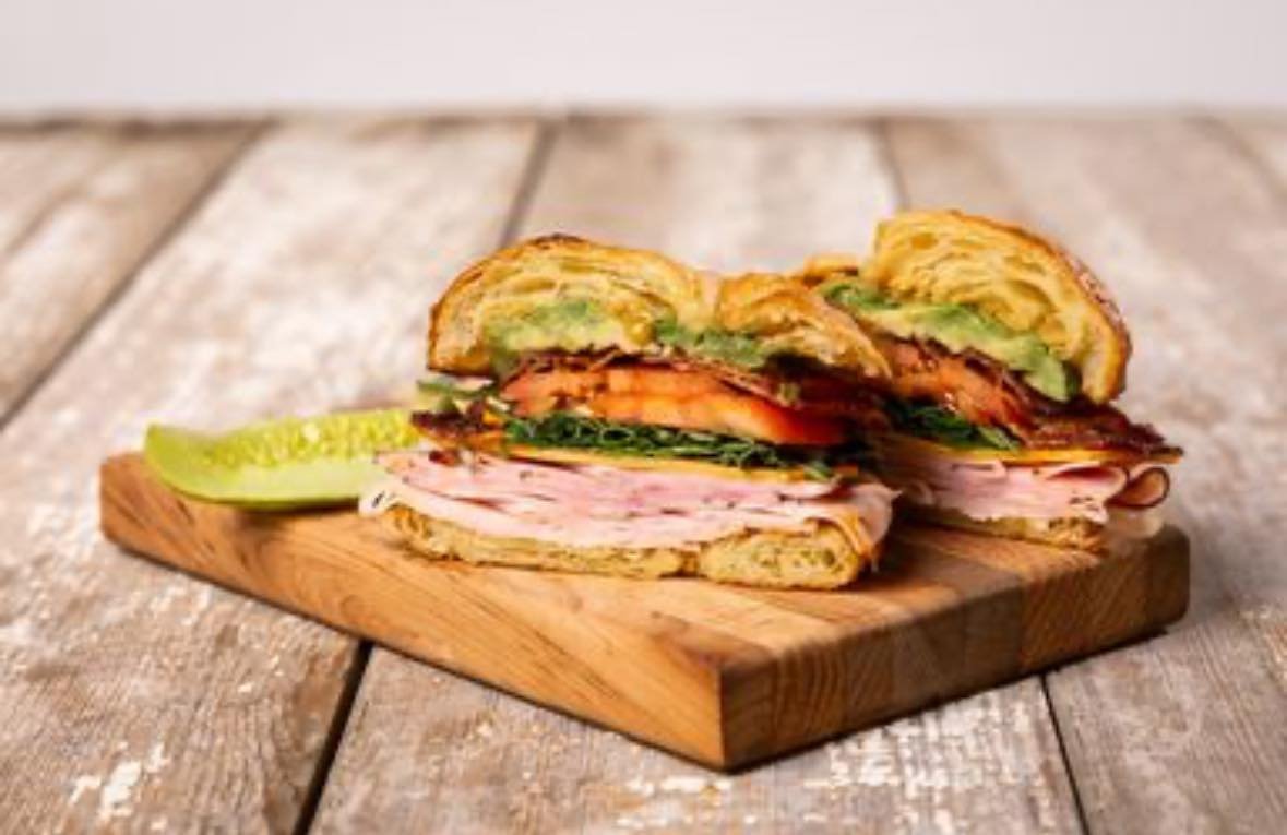 🥪JUNE (&amp; JULY) SANDWICH!🥪

The Crosby Club 🤩

Another stacked sandwich for the summer &mdash; Loaded with ham, turkey, arugula, tomato, avocado, sharp cheddar, and bacon topped off with mayo and tangy gold sauce all on a toasted croissant. Ser