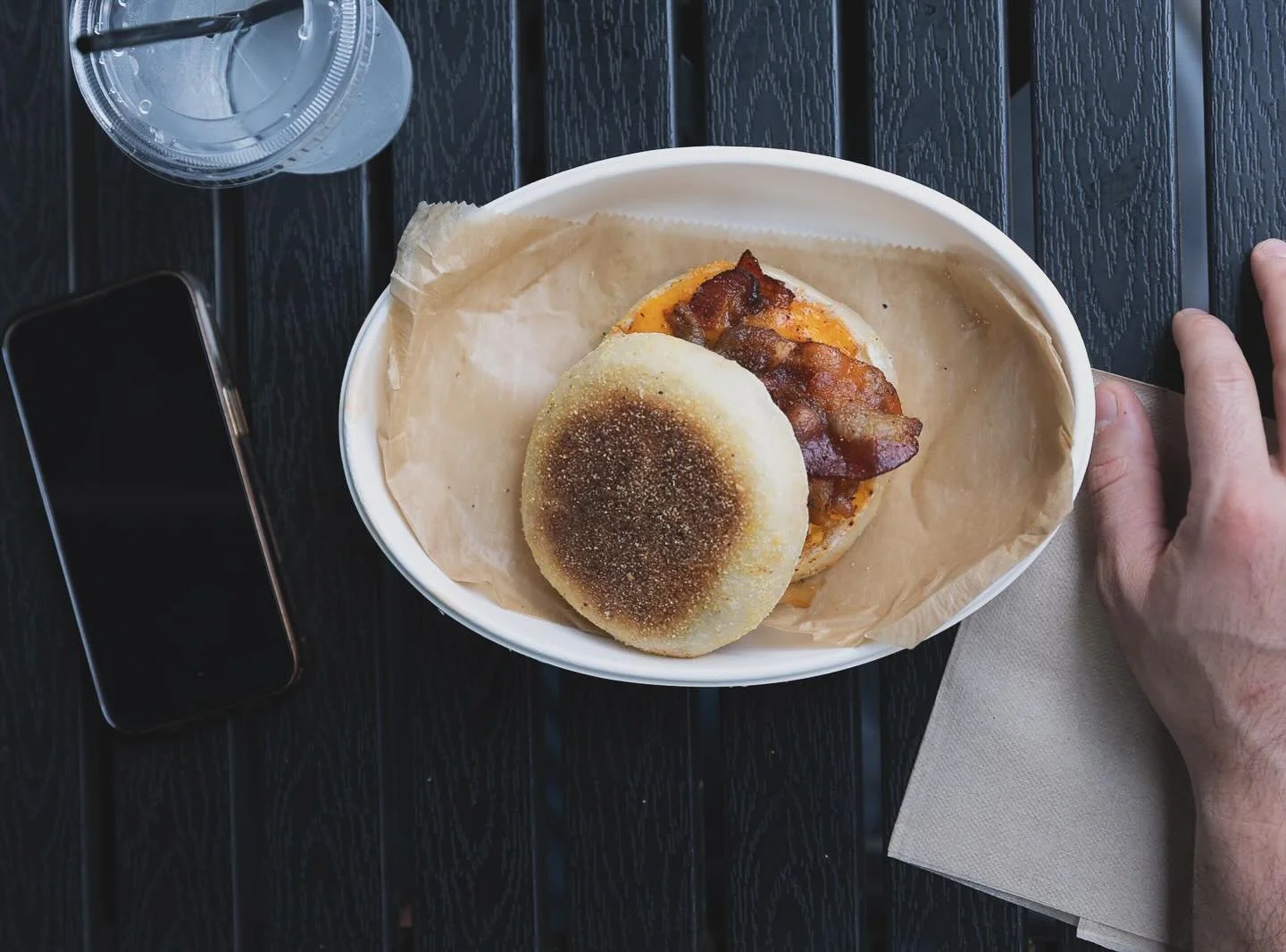 Happy Monday, to you all out there! 
Sometimes you need something simple to start the day off right. 
The Bailey - bacon, egg, cheese, and mayo on the drool-worthy @blueoven English muffin (iykyk π€©)
A classic breakfast sammie, with some TMP flare