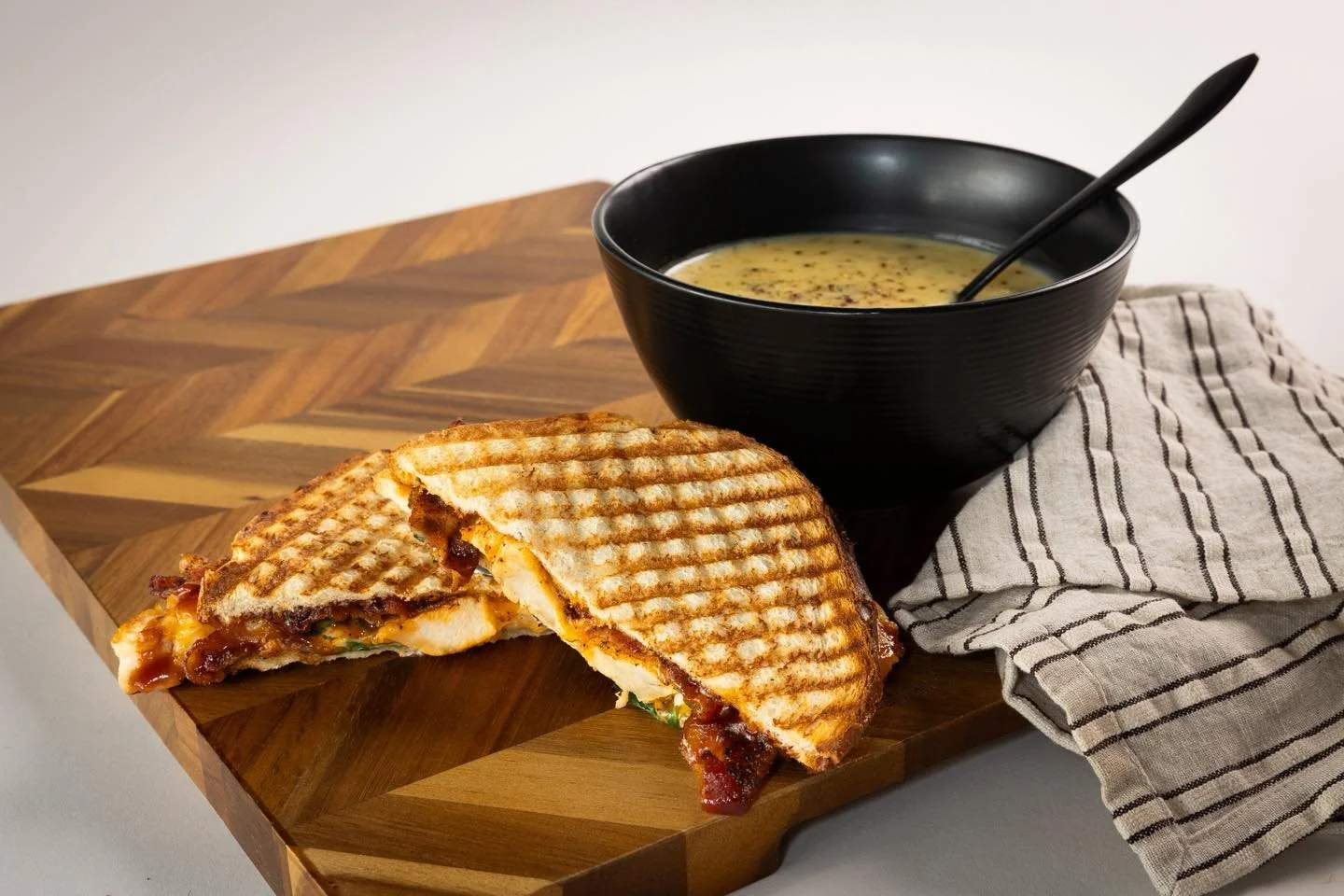 🥪JANUARY &amp; FEBRUARY SAMMIE🥪

New year, new rotation! 
THE GRAND PANINI is making its return for the next 2 months and we&rsquo;re pretty stoked 🤩
And of course, Broccoli Cheddar Soup, the faithful companion 🥣

Sliced chicken, bacon and chedda