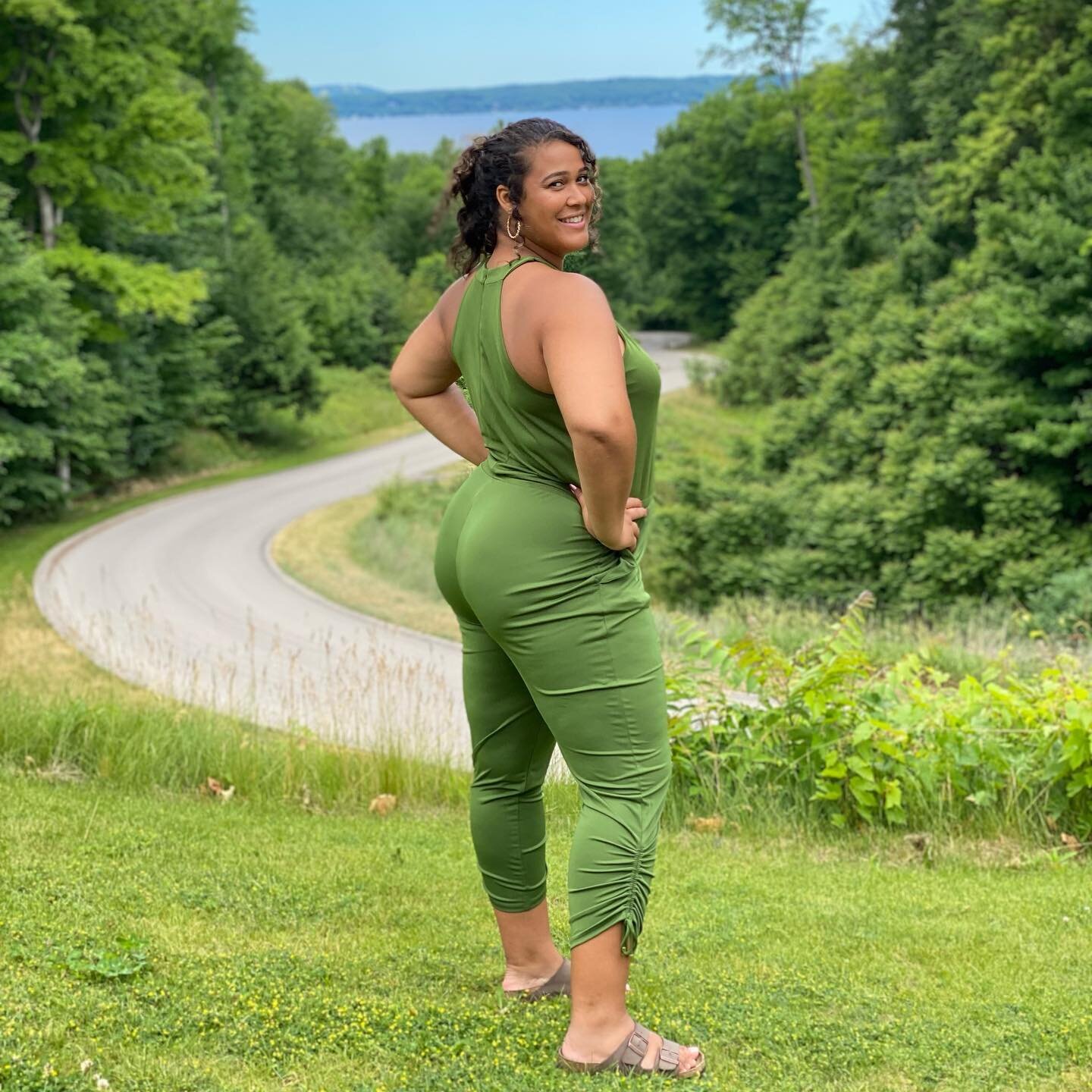 One with nature&hellip;literally🌿😂

If you don&rsquo;t know by now, my favorite color is green! It is so vibrant and brings out the hints of green in my eyes! 💚

Now that you know what my favorite color is, what is your favorite color?

Outfit: @m