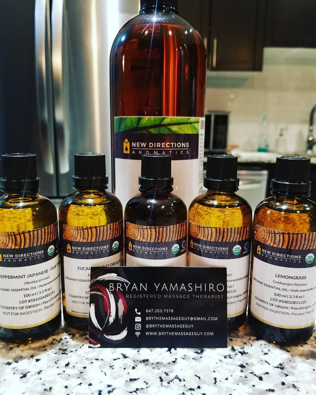 New organic essential oils added to the play. Pick your favourite aroma for your treatments! See you soon! 🤗

 🤤 Thank you @alx.lin for the oil recommendations!

And

Thank you @ashleytruong for building  this beautiful new business card ❤️