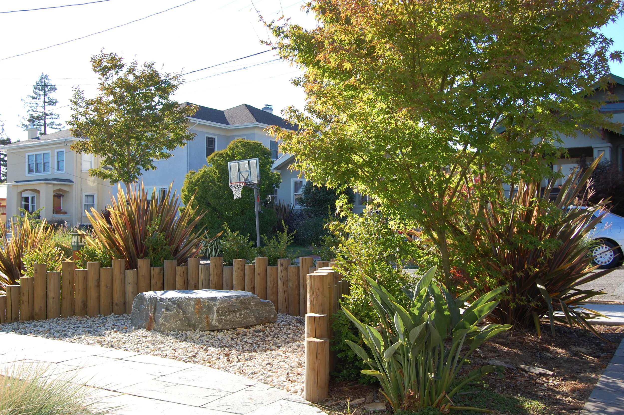 FrontYardGardenDetail.JPG