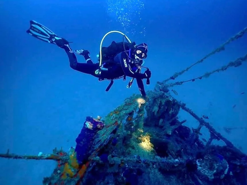 Scuba Diving cool shipwreck