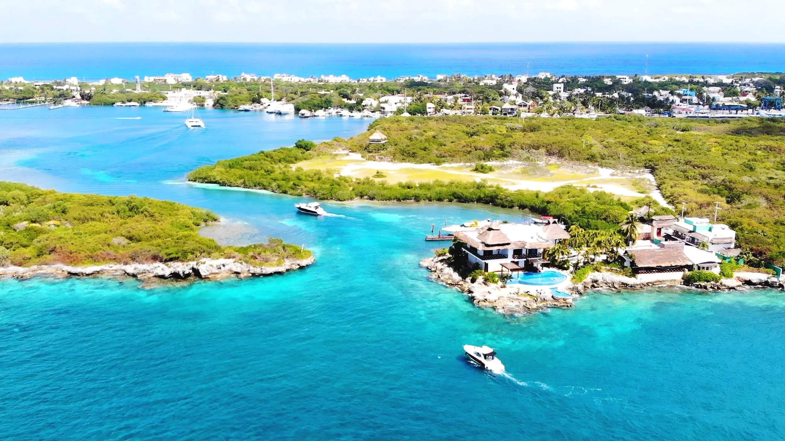 Isla Mujeres channel between Isla Tiburon